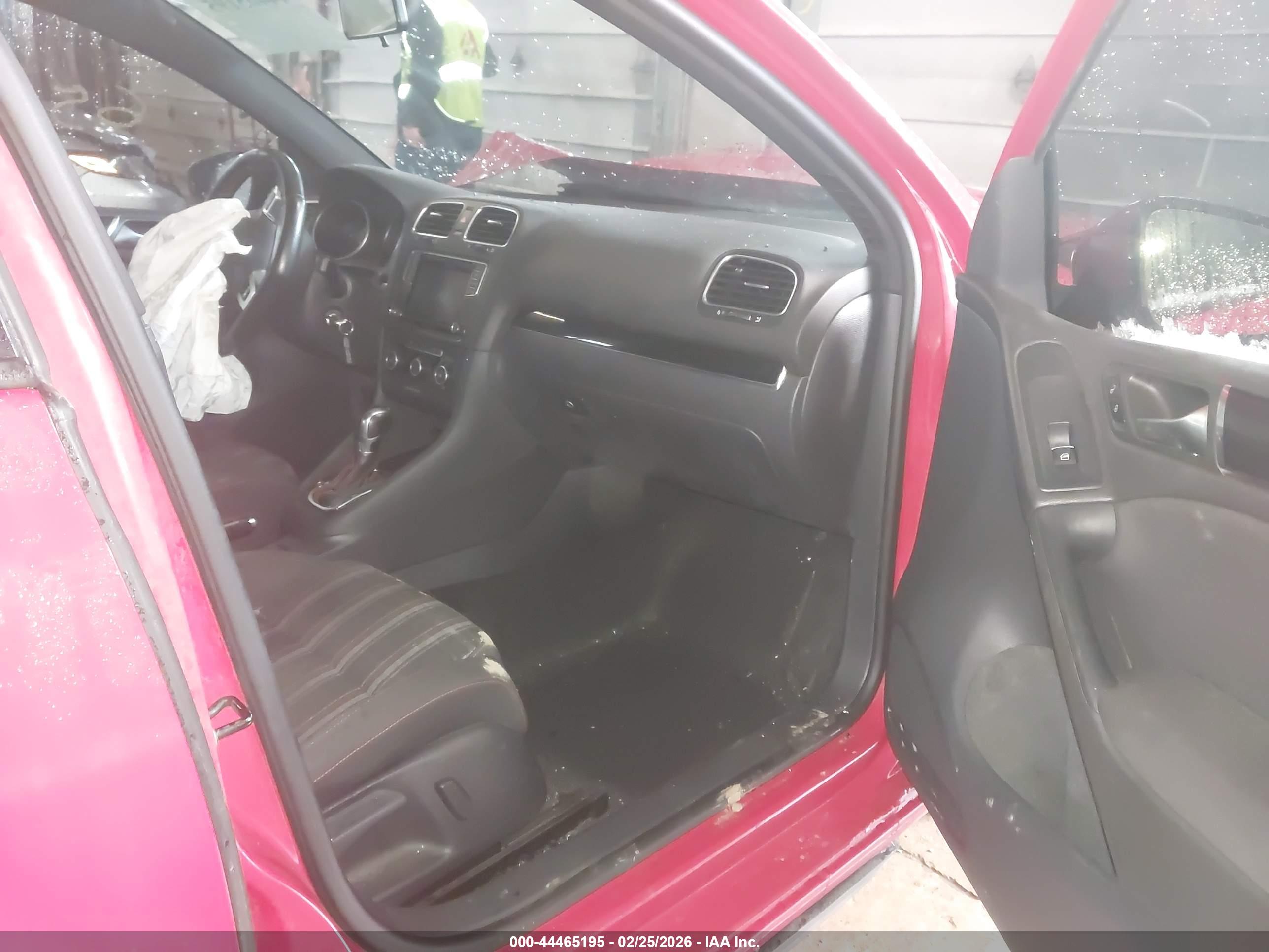 VOLKSWAGEN GTI image 5