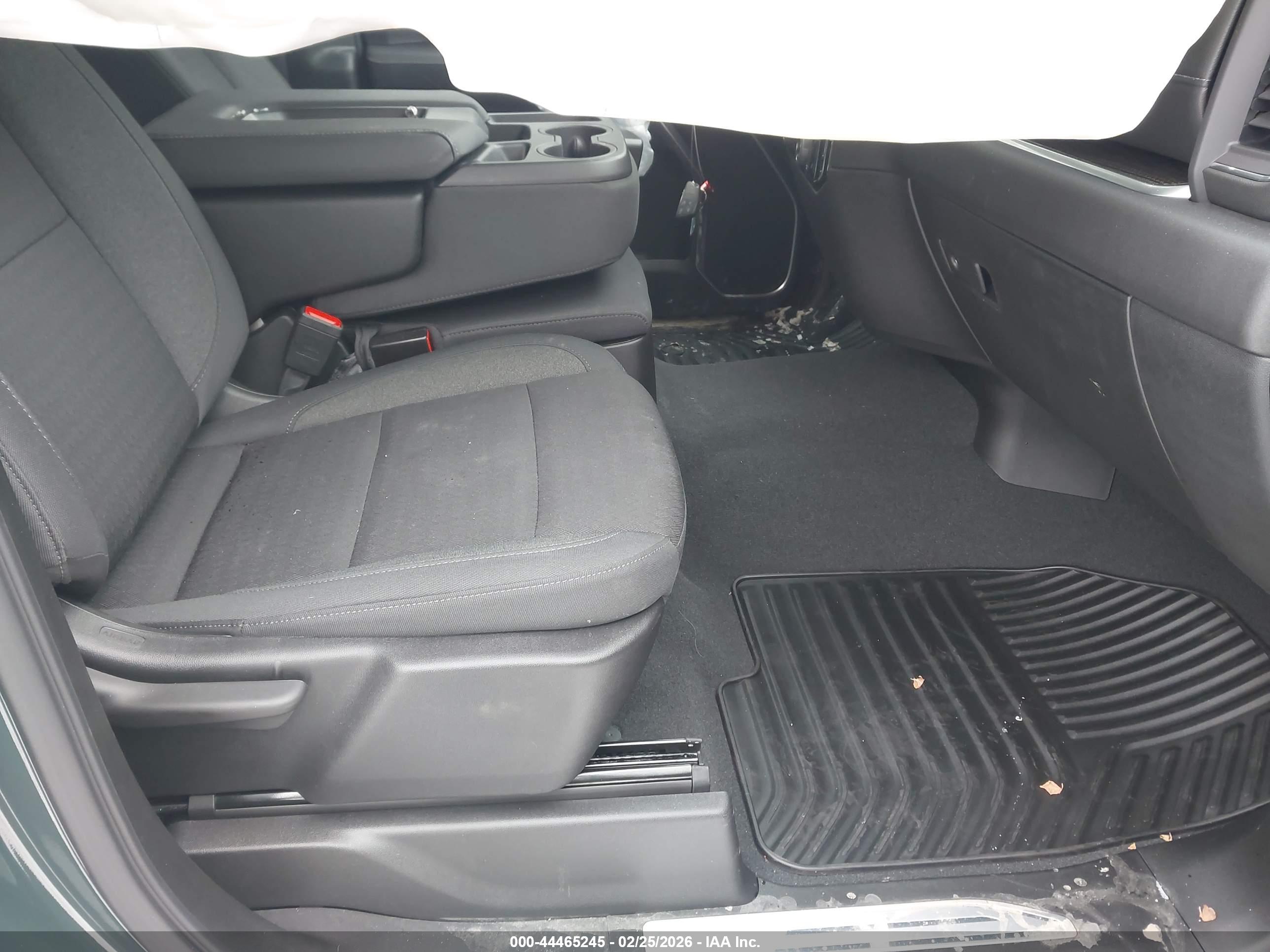 CHEVROLET SILVERADO image 5