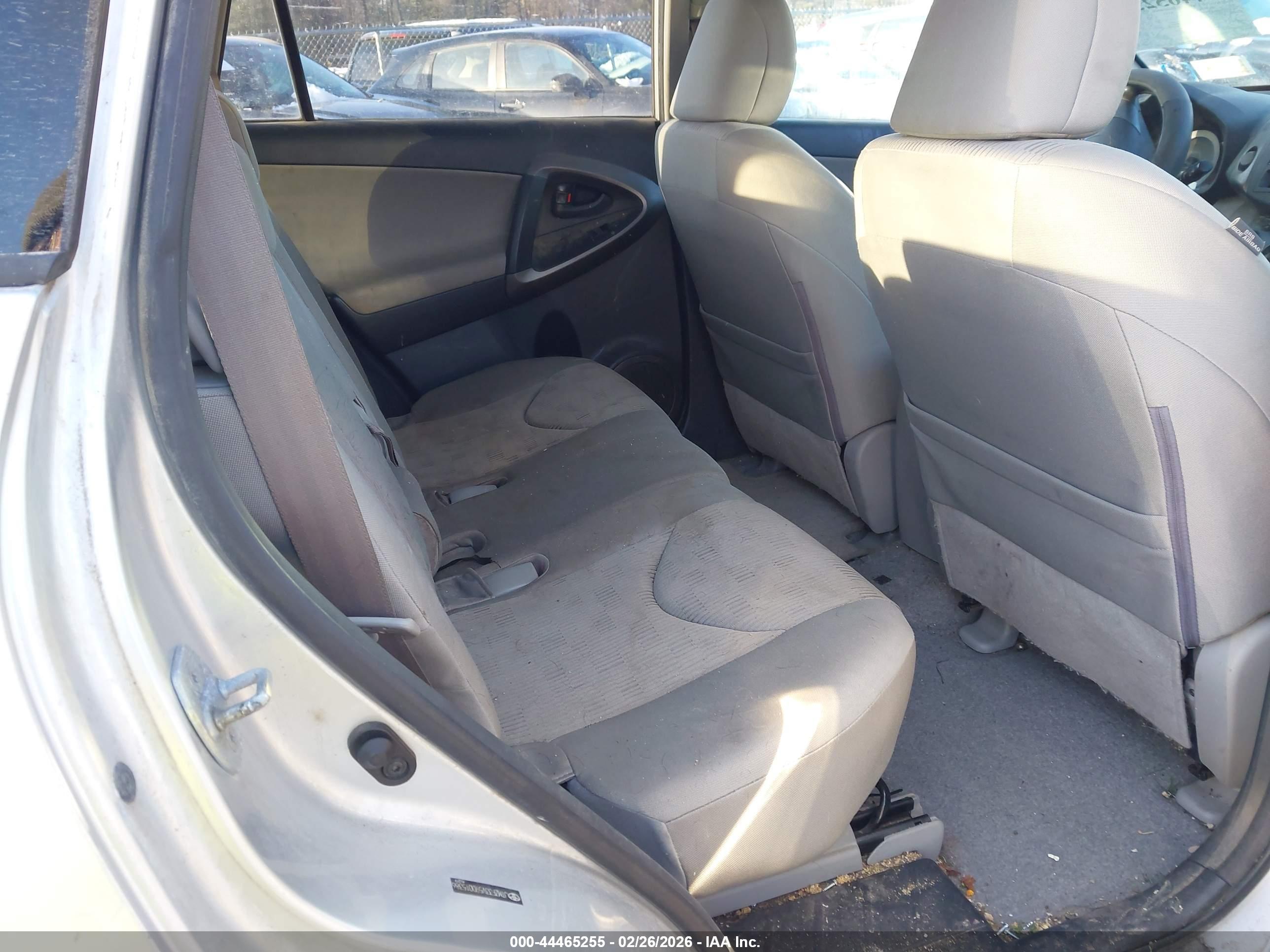 TOYOTA RAV4 image 8