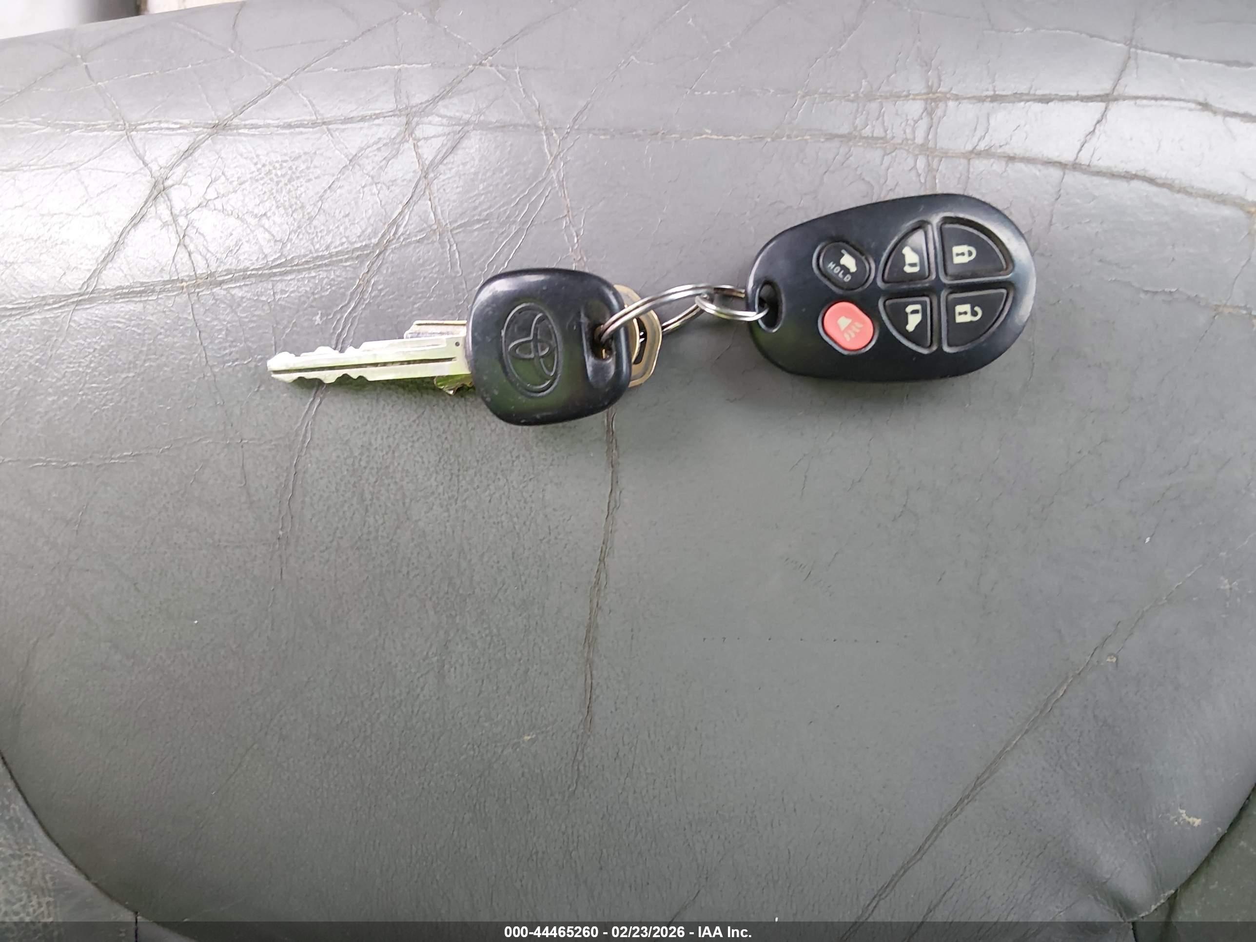 TOYOTA SIENNA image 11