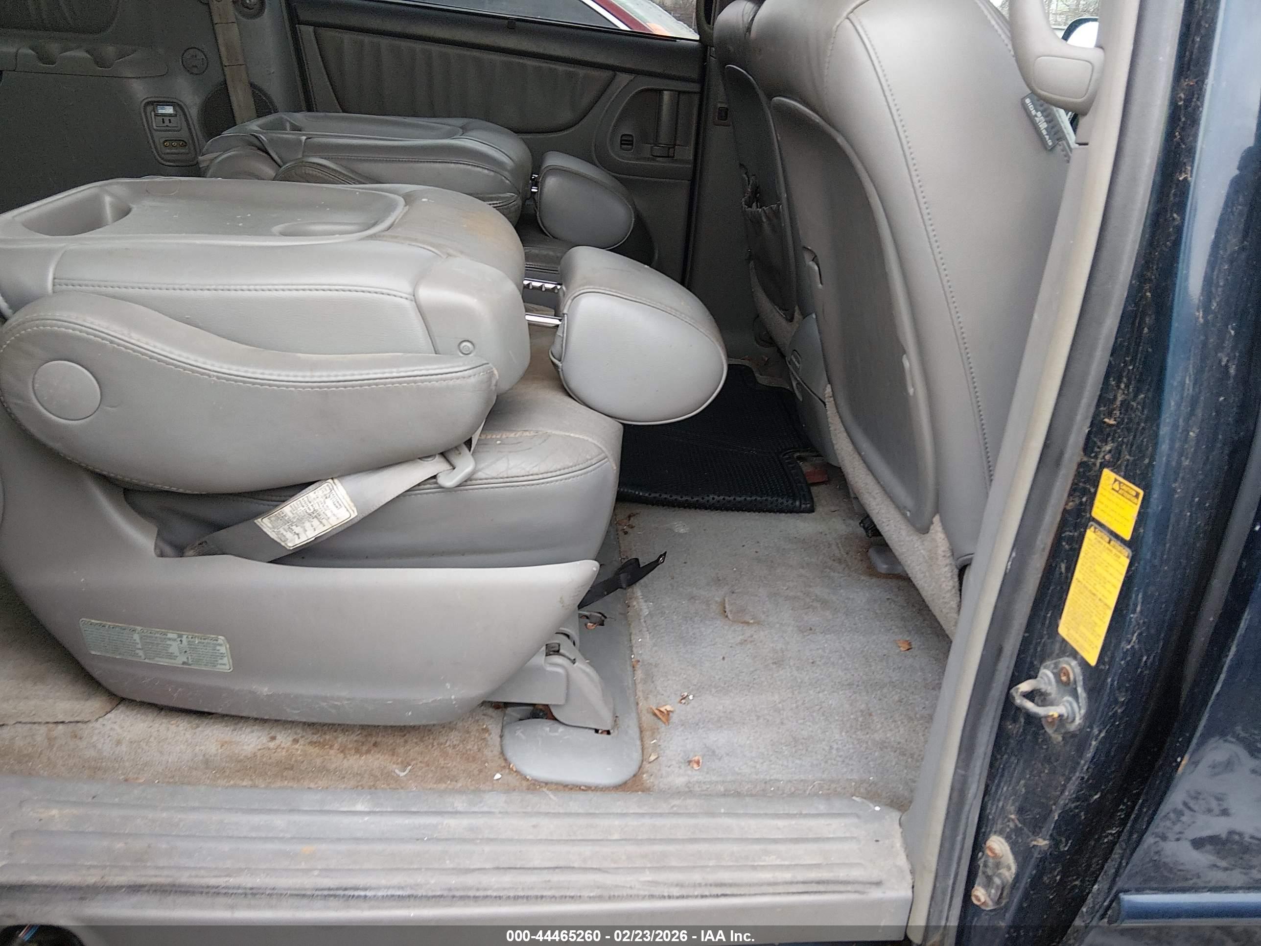 TOYOTA SIENNA image 8