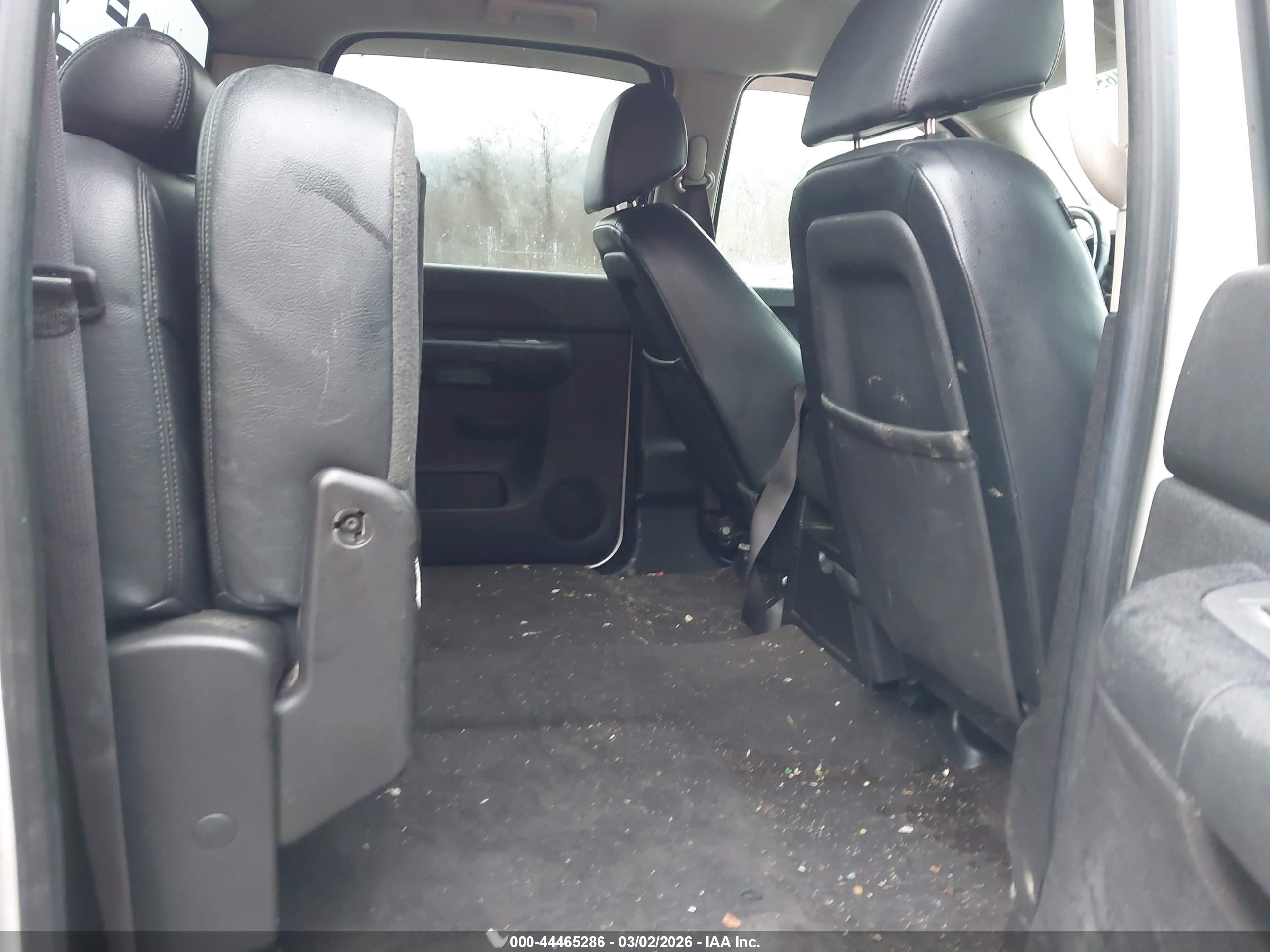 CHEVROLET SILVERADO image 8