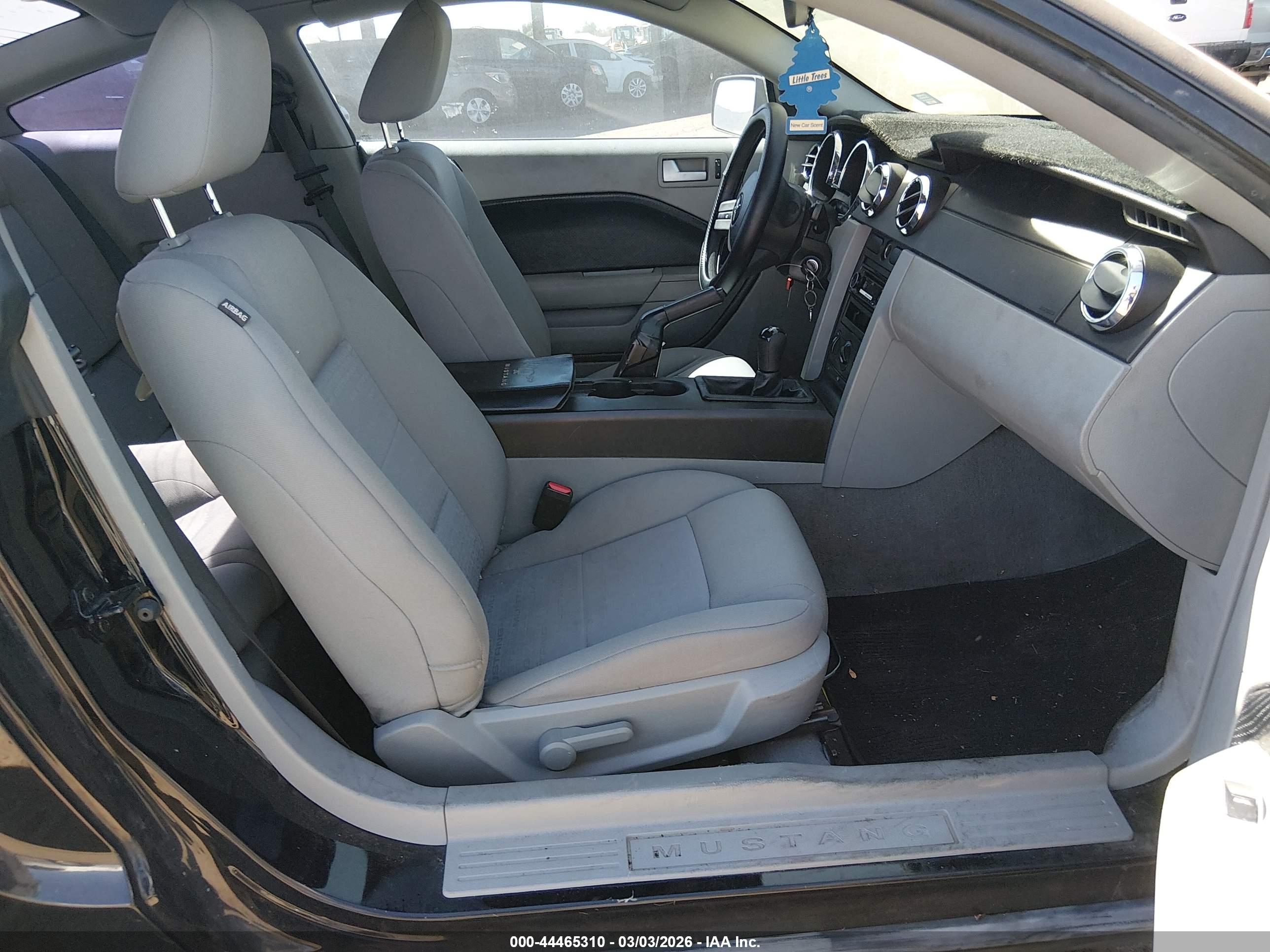 FORD MUSTANG image 5
