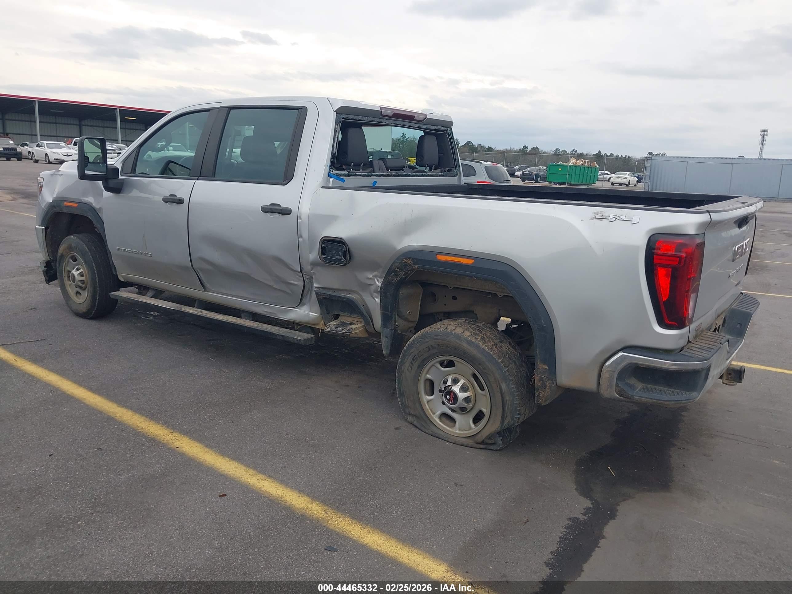 GMC SIERRA image 3