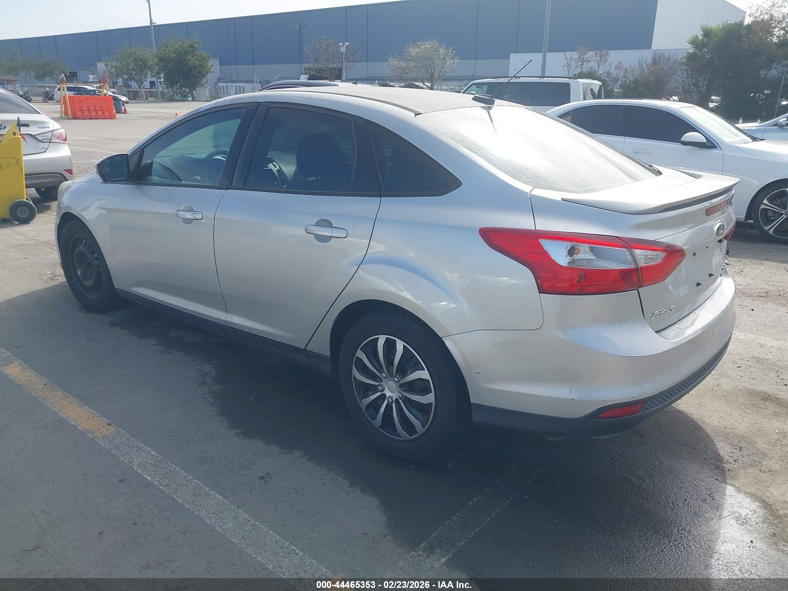 FORD FOCUS image 3