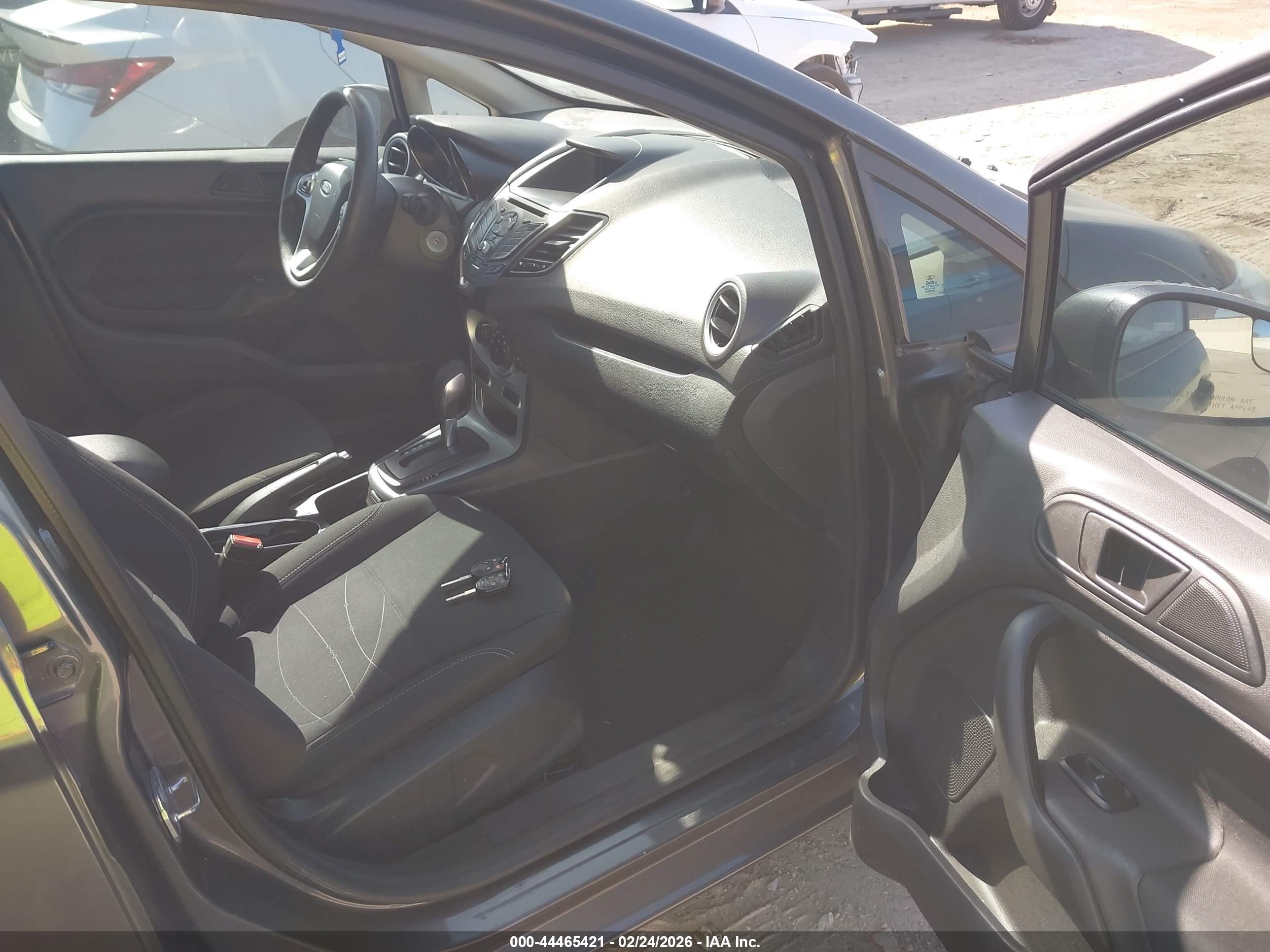 FORD FIESTA image 5