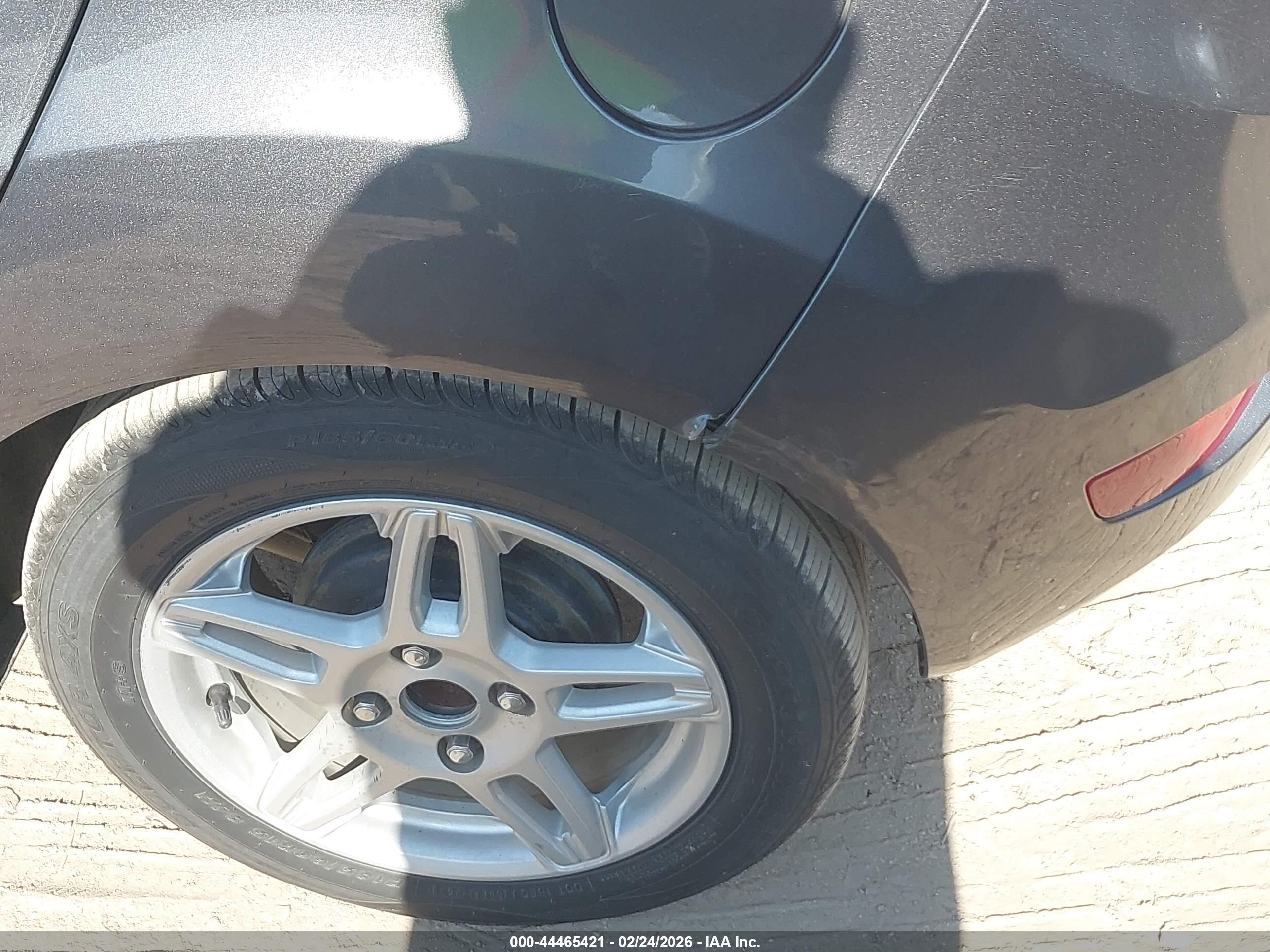 FORD FIESTA image 6
