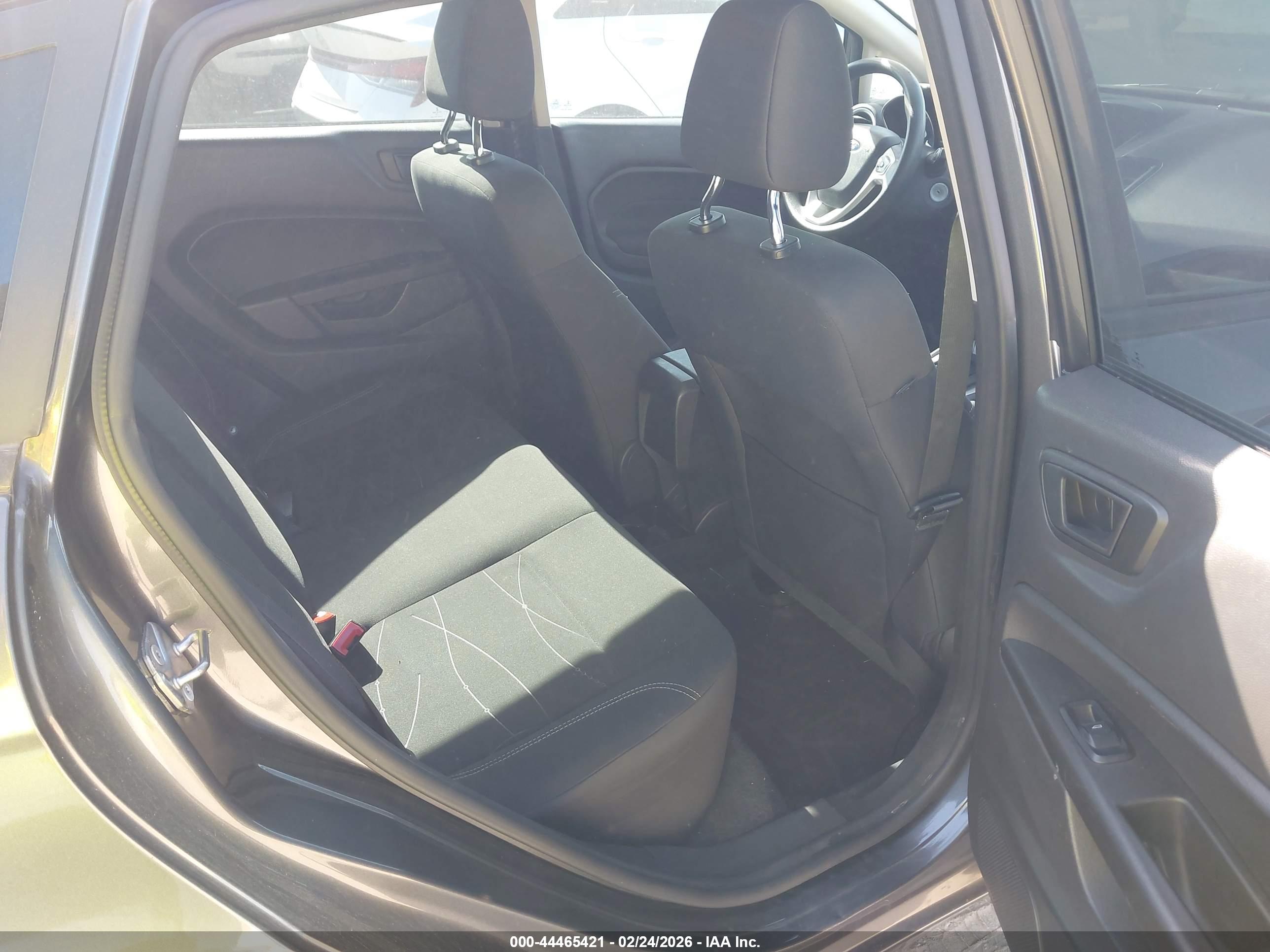 FORD FIESTA image 8