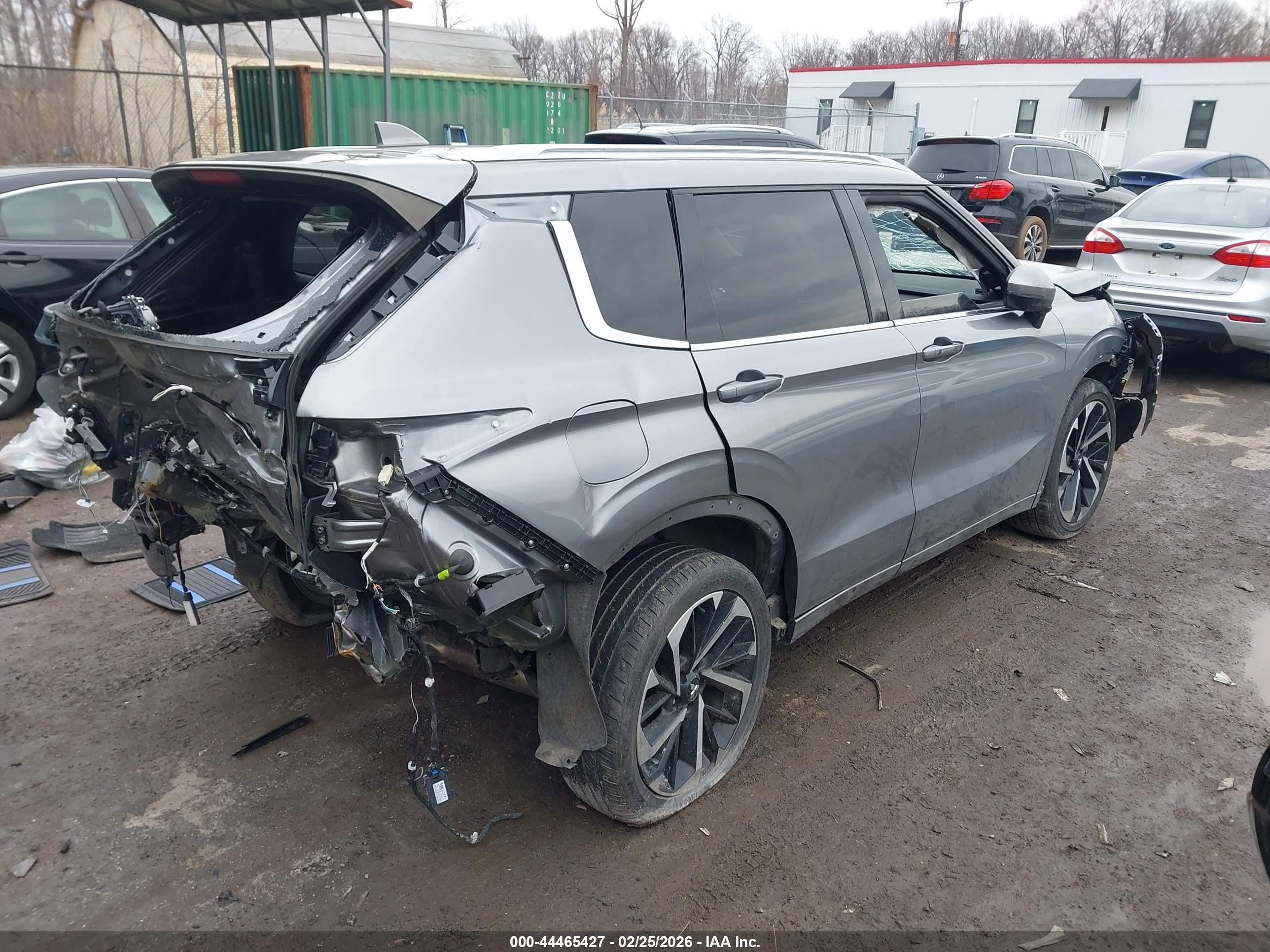 MITSUBISHI OUTLANDER image 4