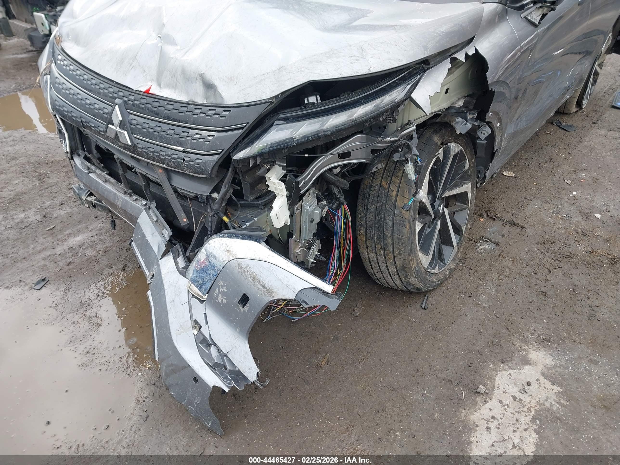 MITSUBISHI OUTLANDER image 6