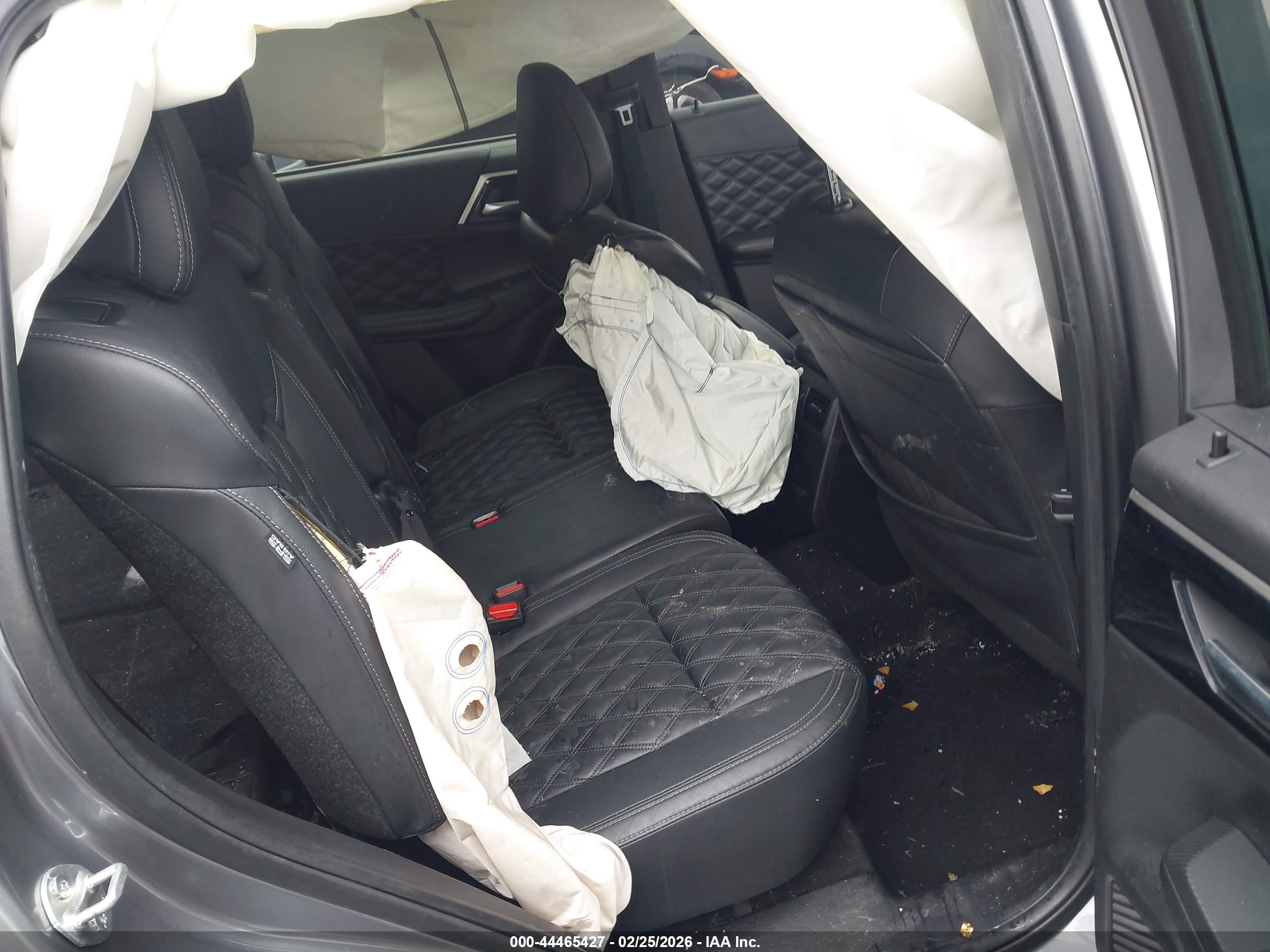 MITSUBISHI OUTLANDER image 8