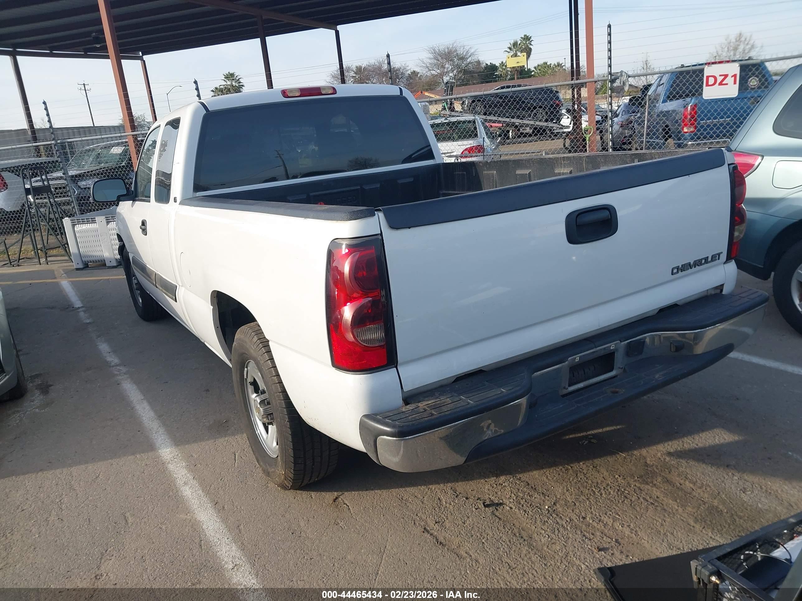 CHEVROLET SILVERADO image 3