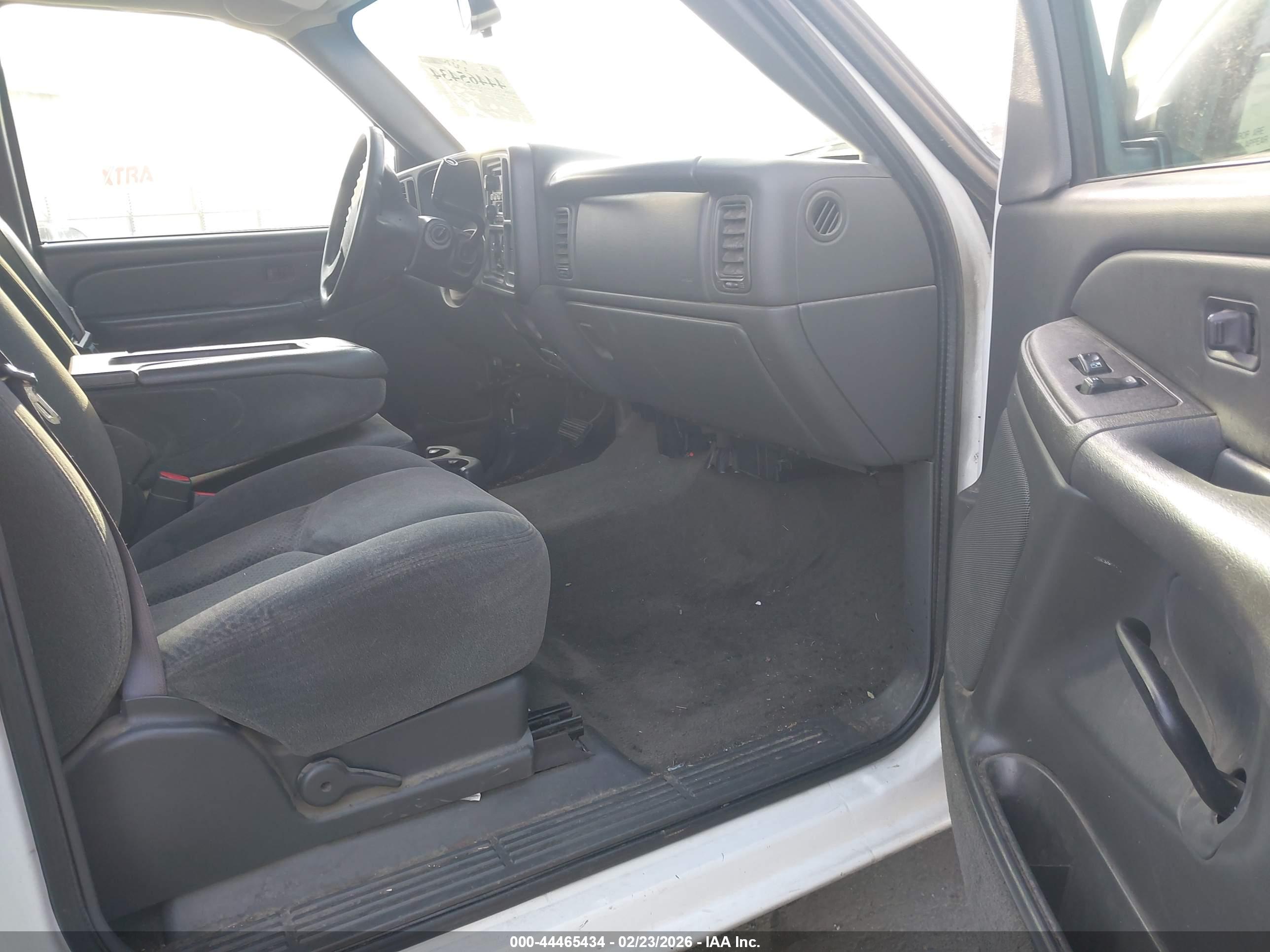 CHEVROLET SILVERADO image 5