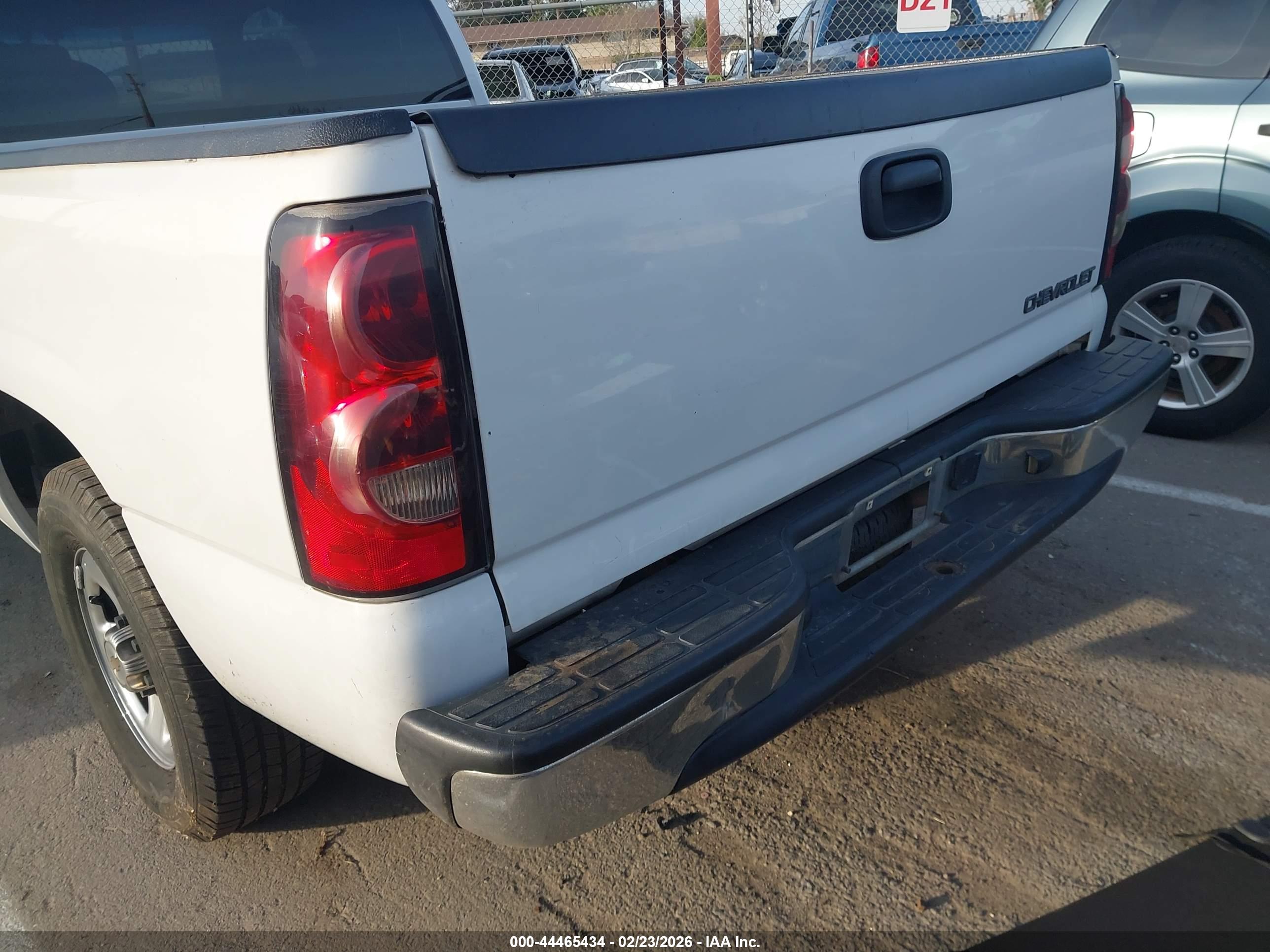 CHEVROLET SILVERADO image 6
