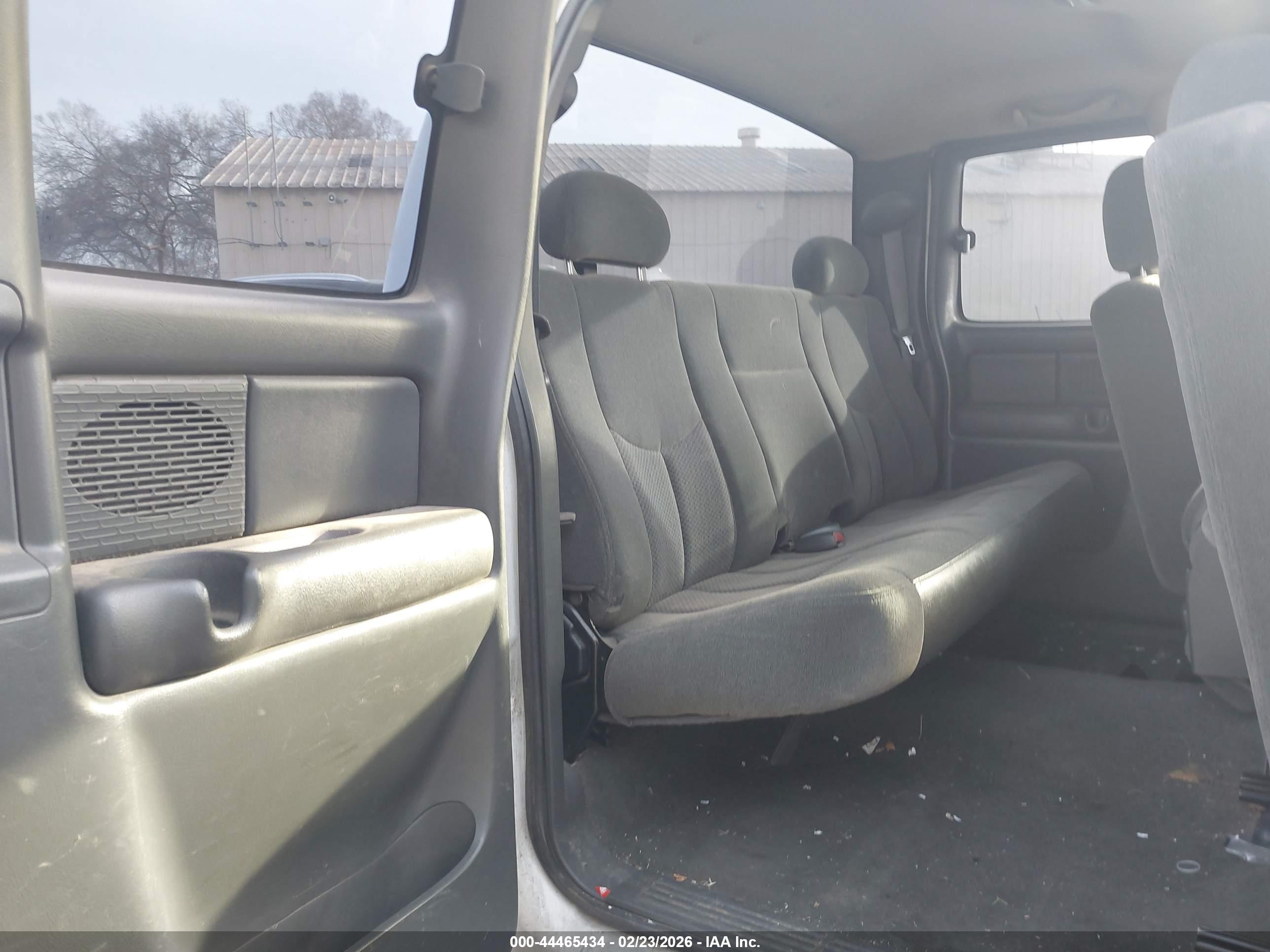 CHEVROLET SILVERADO image 8