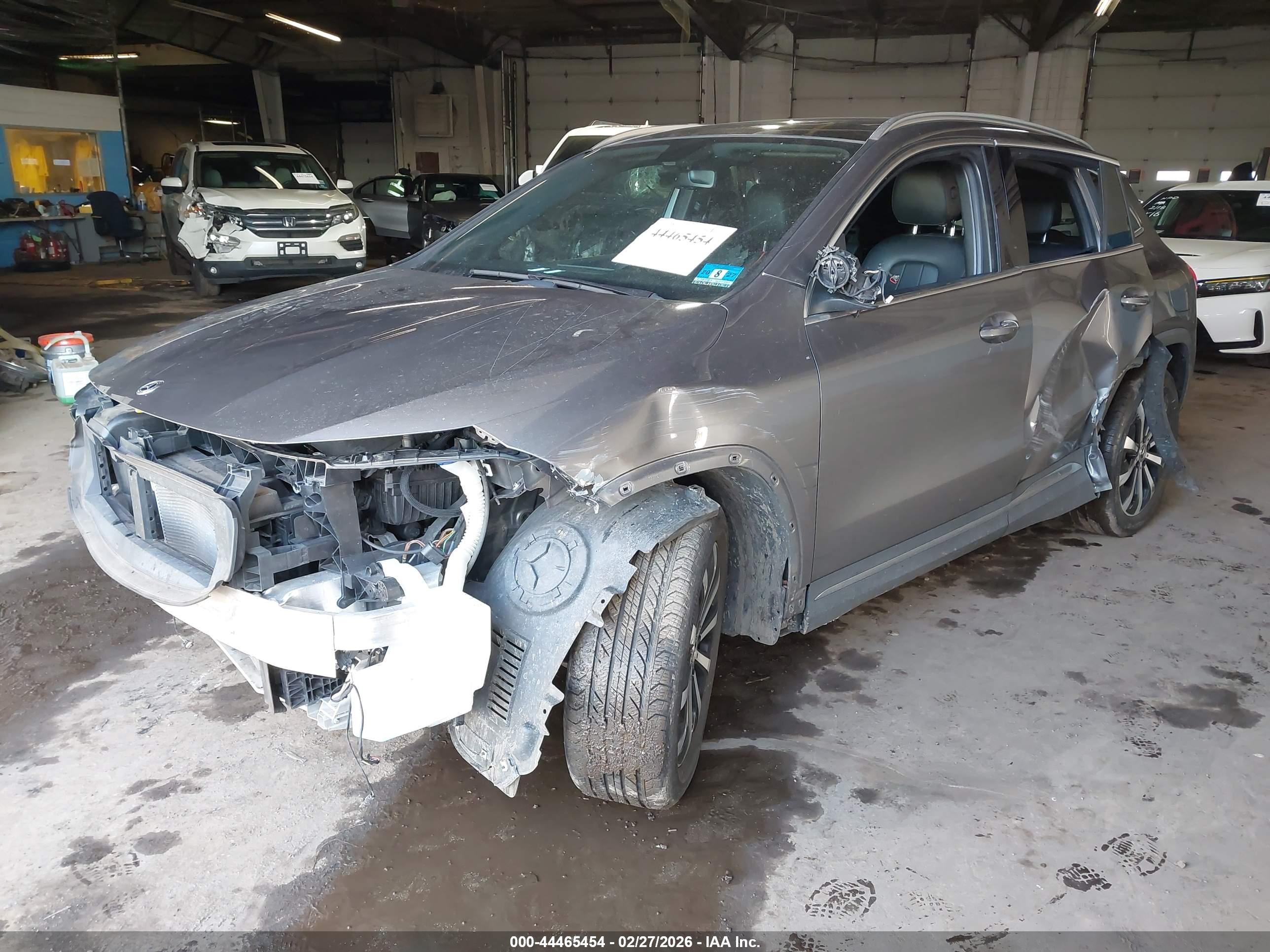 MERCEDES-BENZ GLA image 2