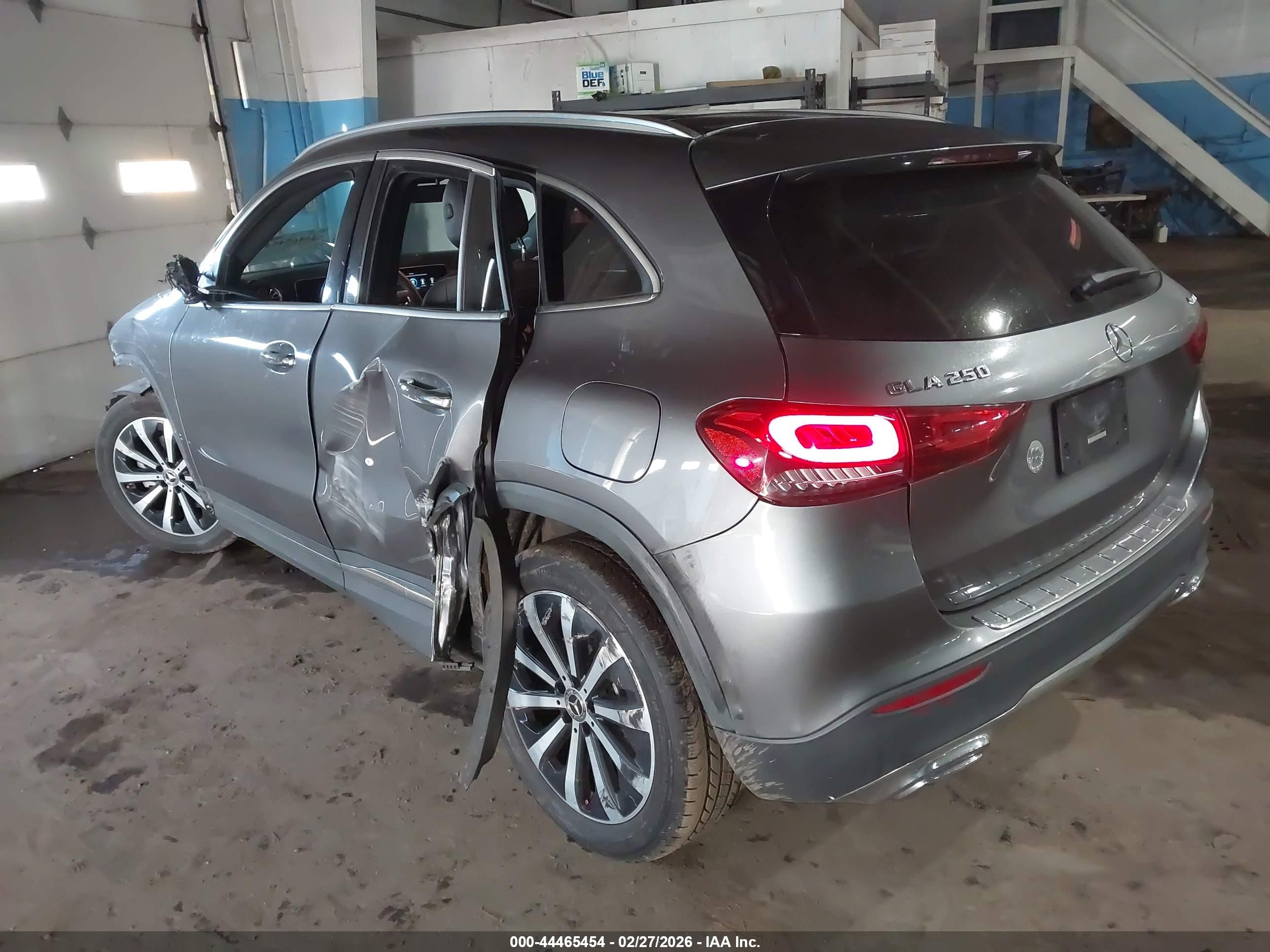 MERCEDES-BENZ GLA image 3