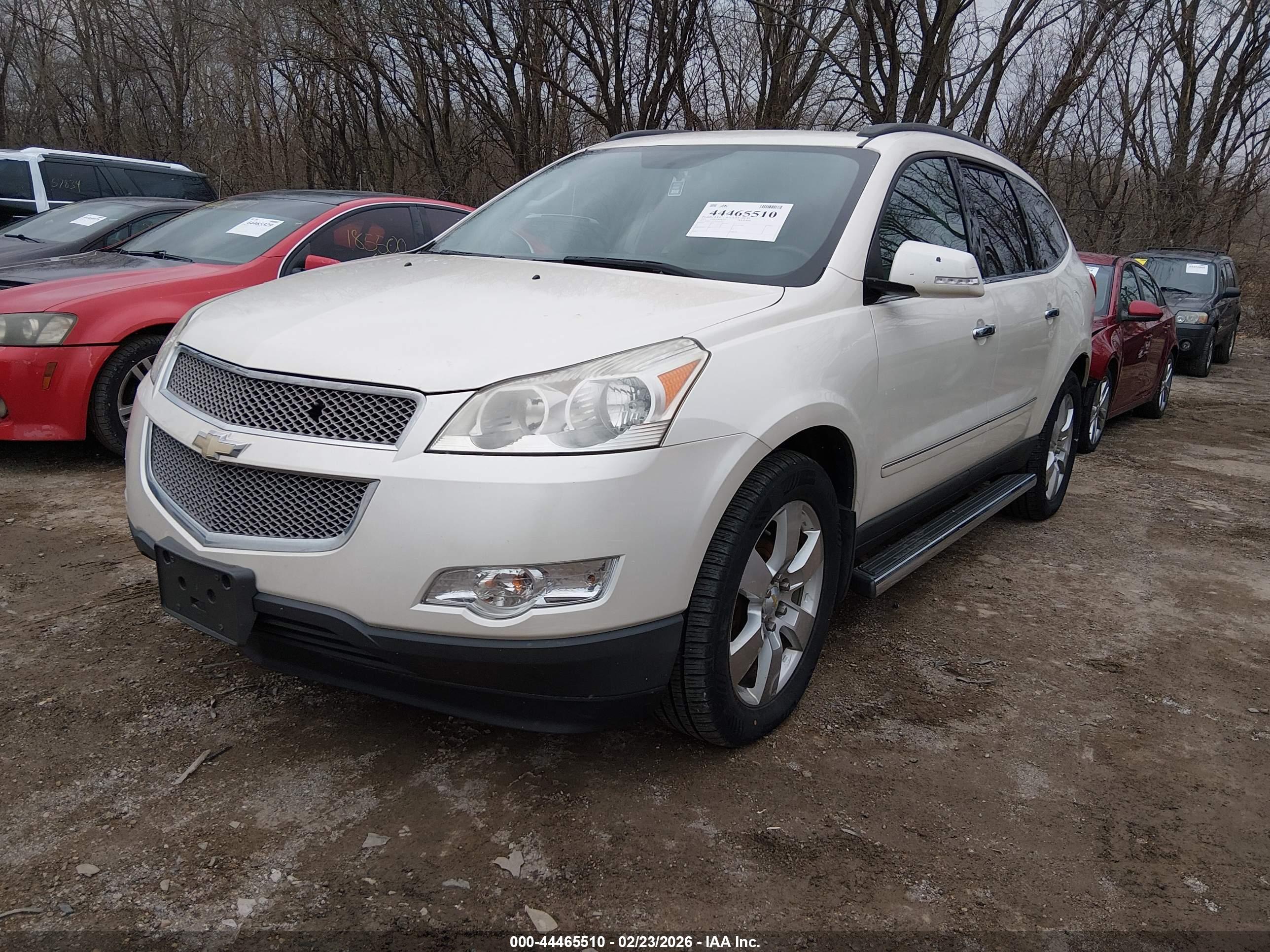 CHEVROLET TRAVERSE image 2