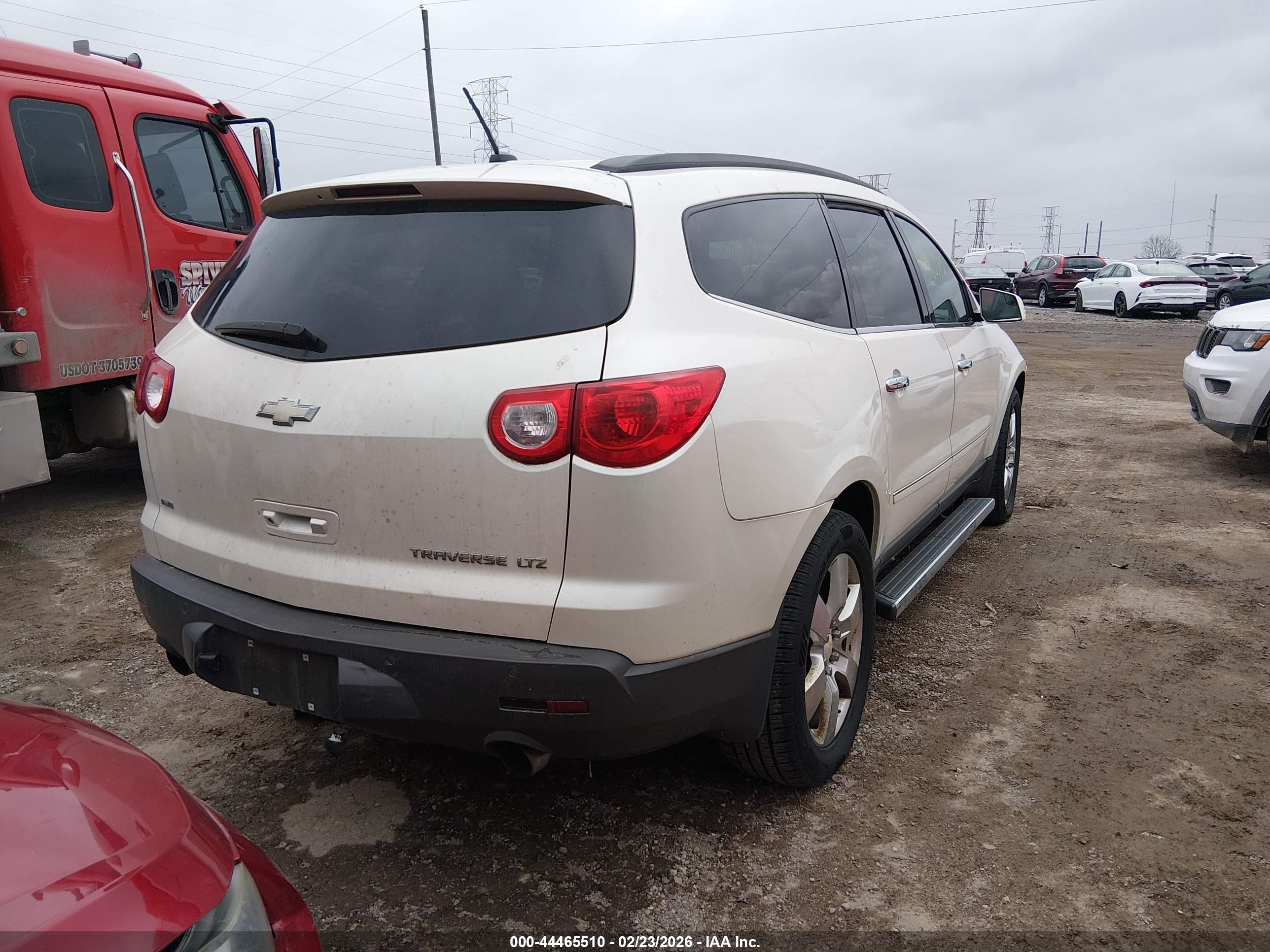CHEVROLET TRAVERSE image 4