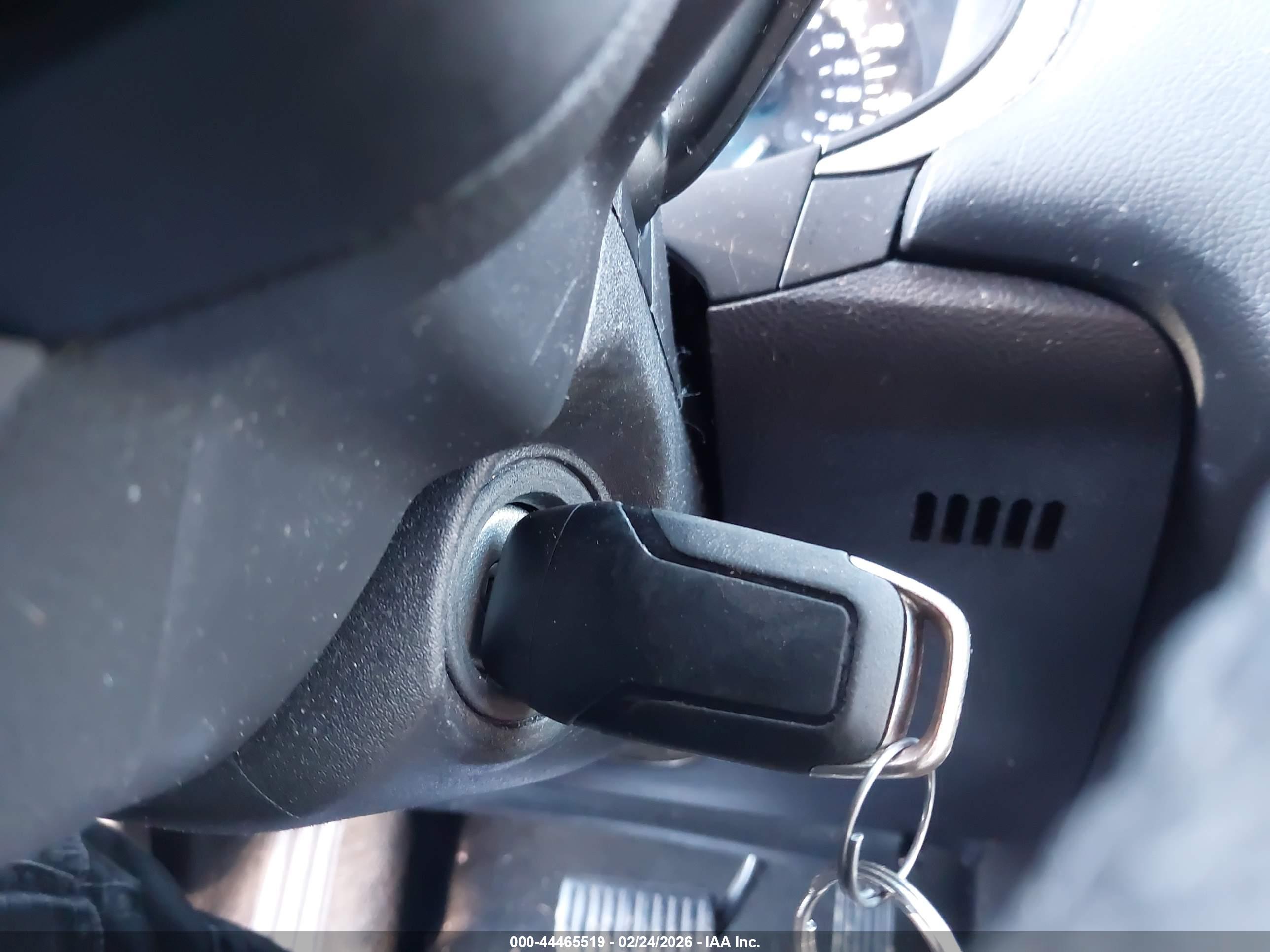 FORD FUSION image 11