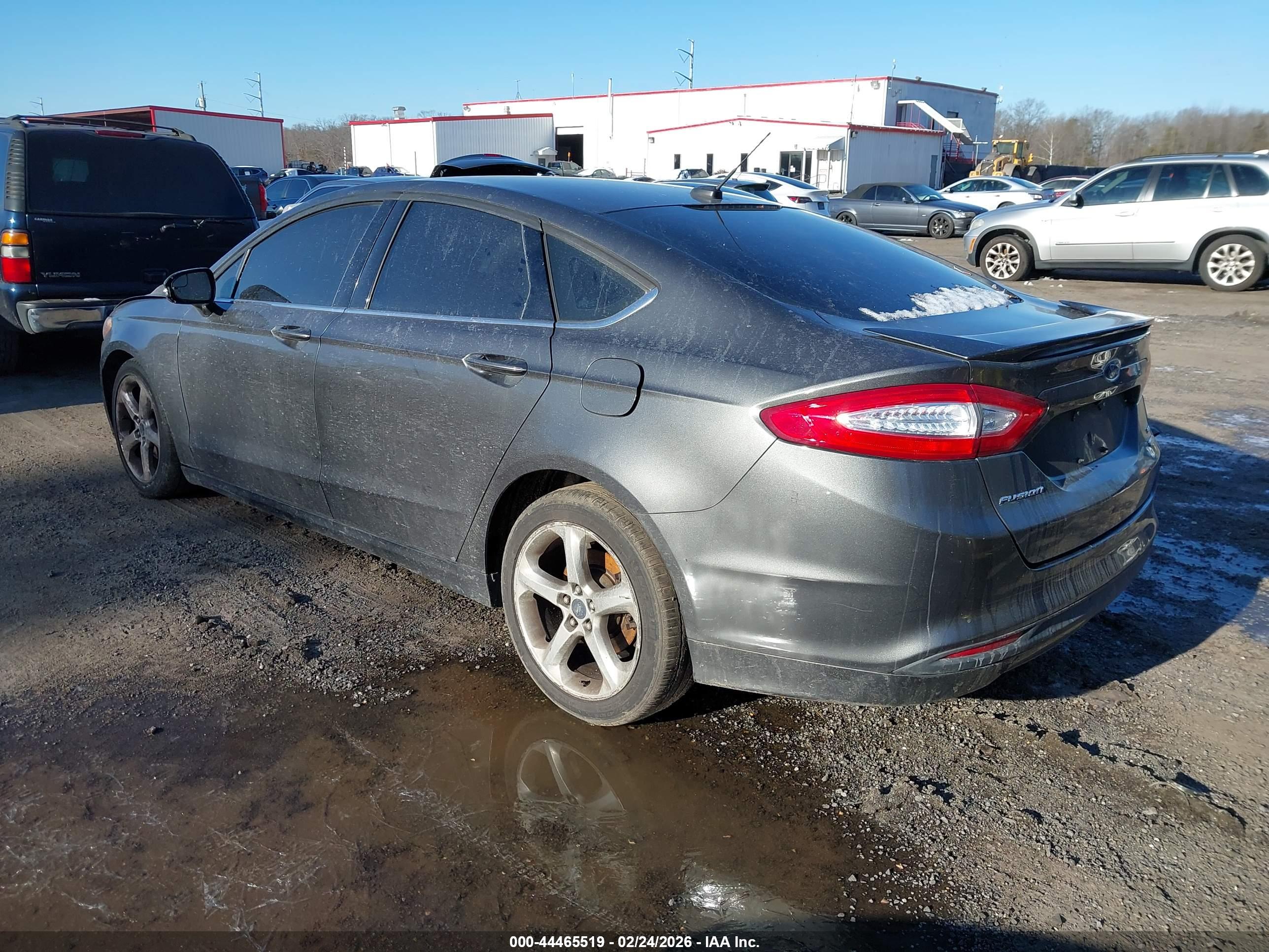FORD FUSION image 3