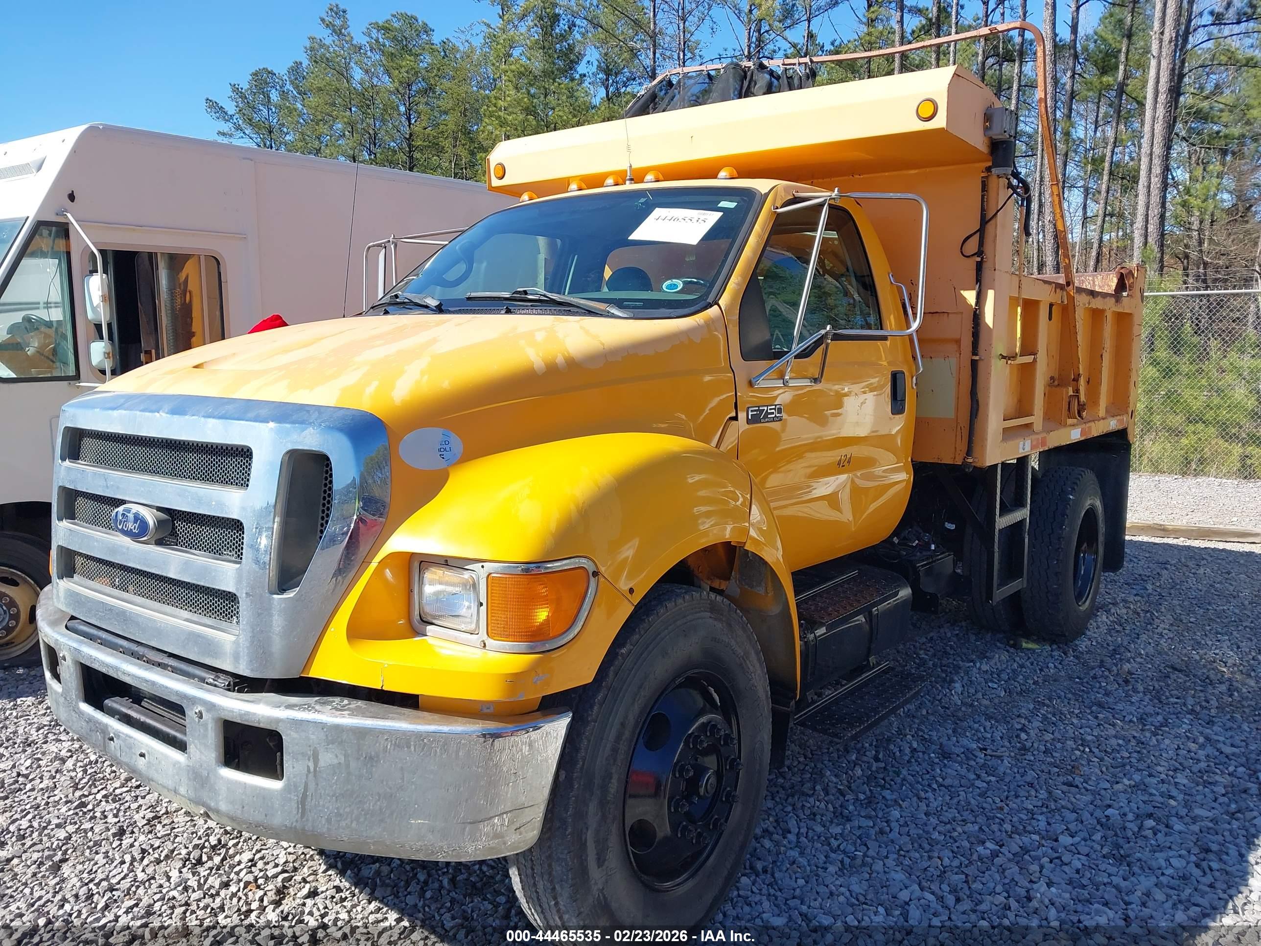 FORD F-750 image 2