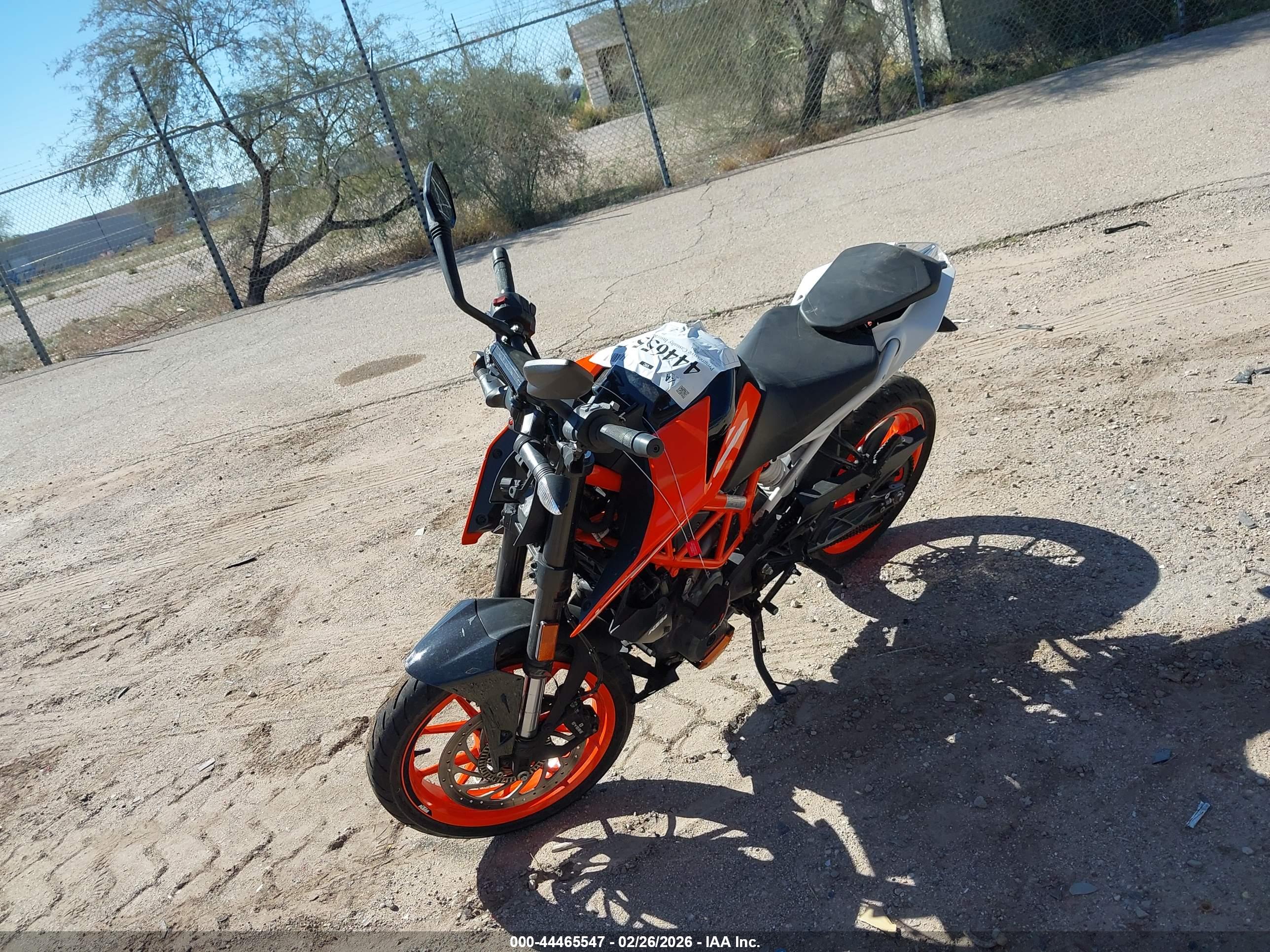 KTM 390 image 2