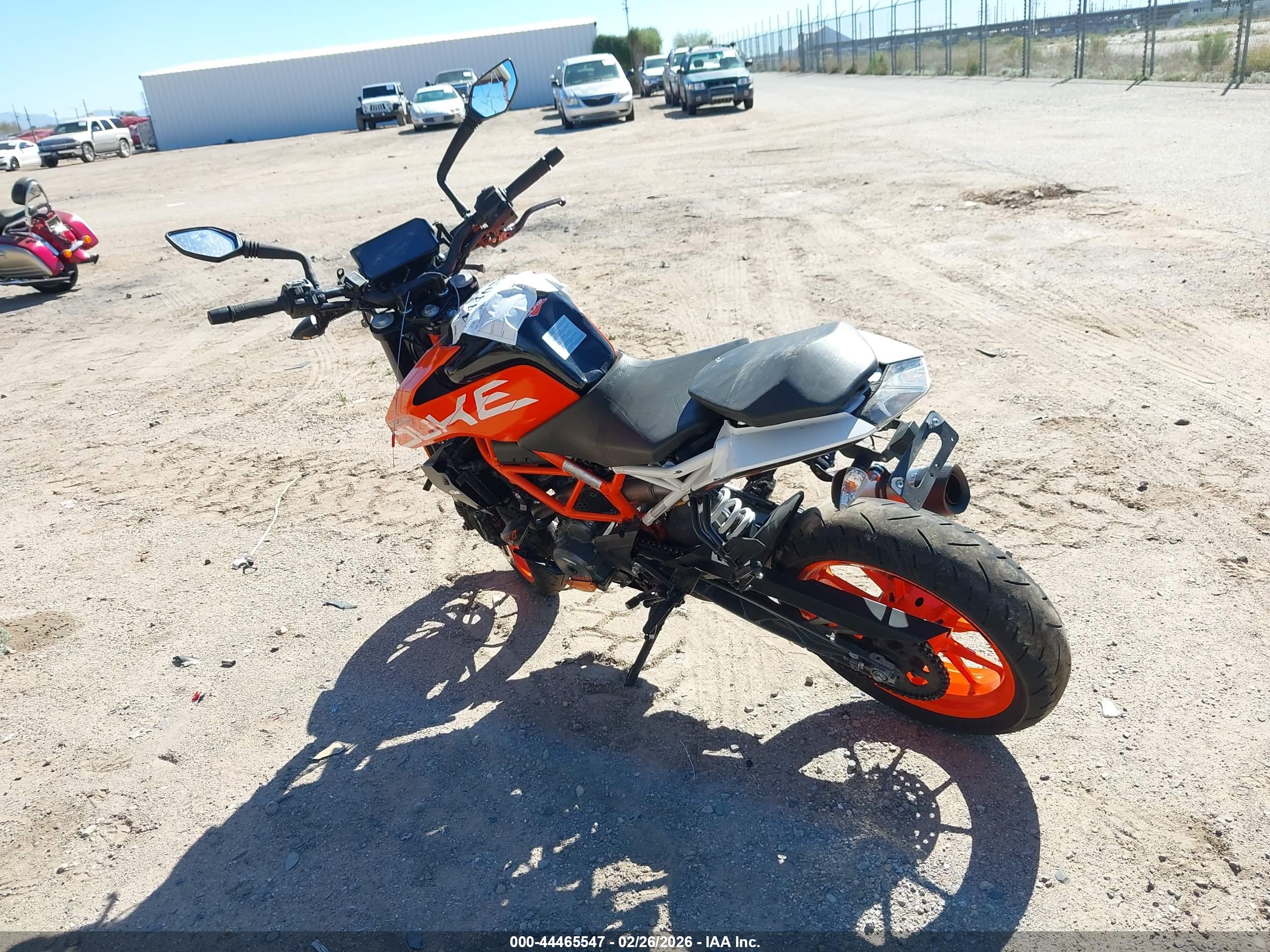 KTM 390 image 3