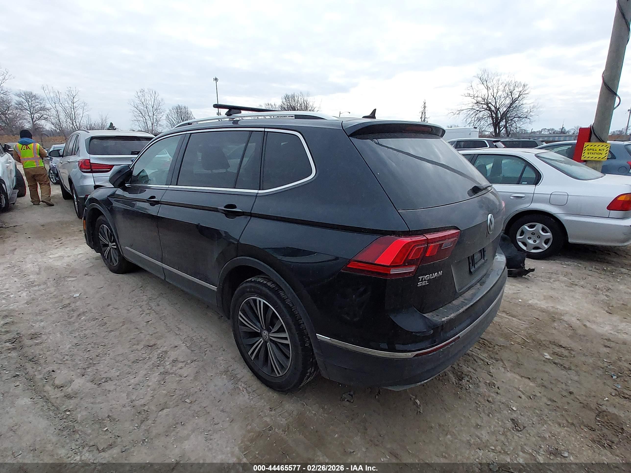 VOLKSWAGEN TIGUAN image 3