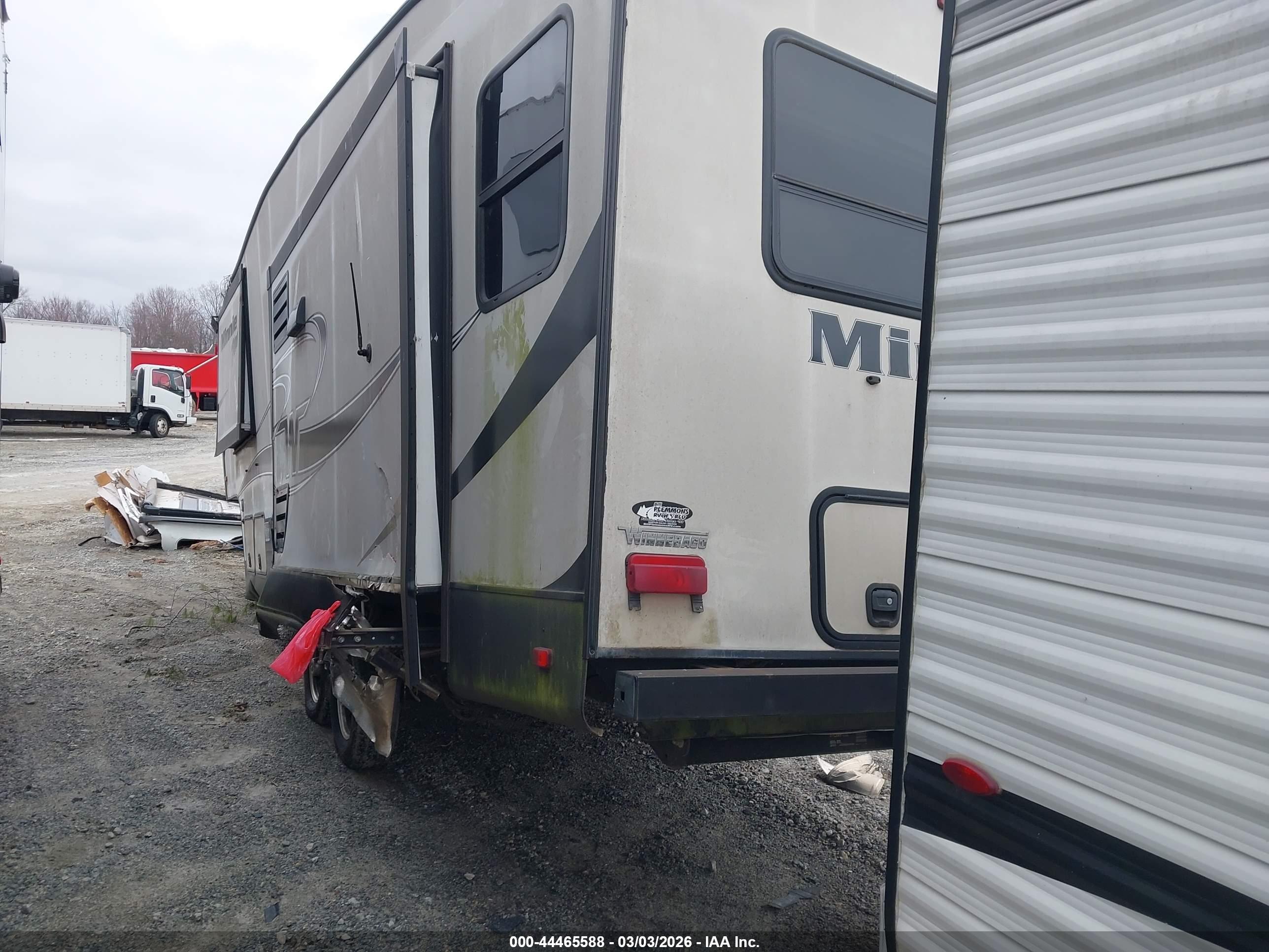 WINNEBAGO MINNIE image 3