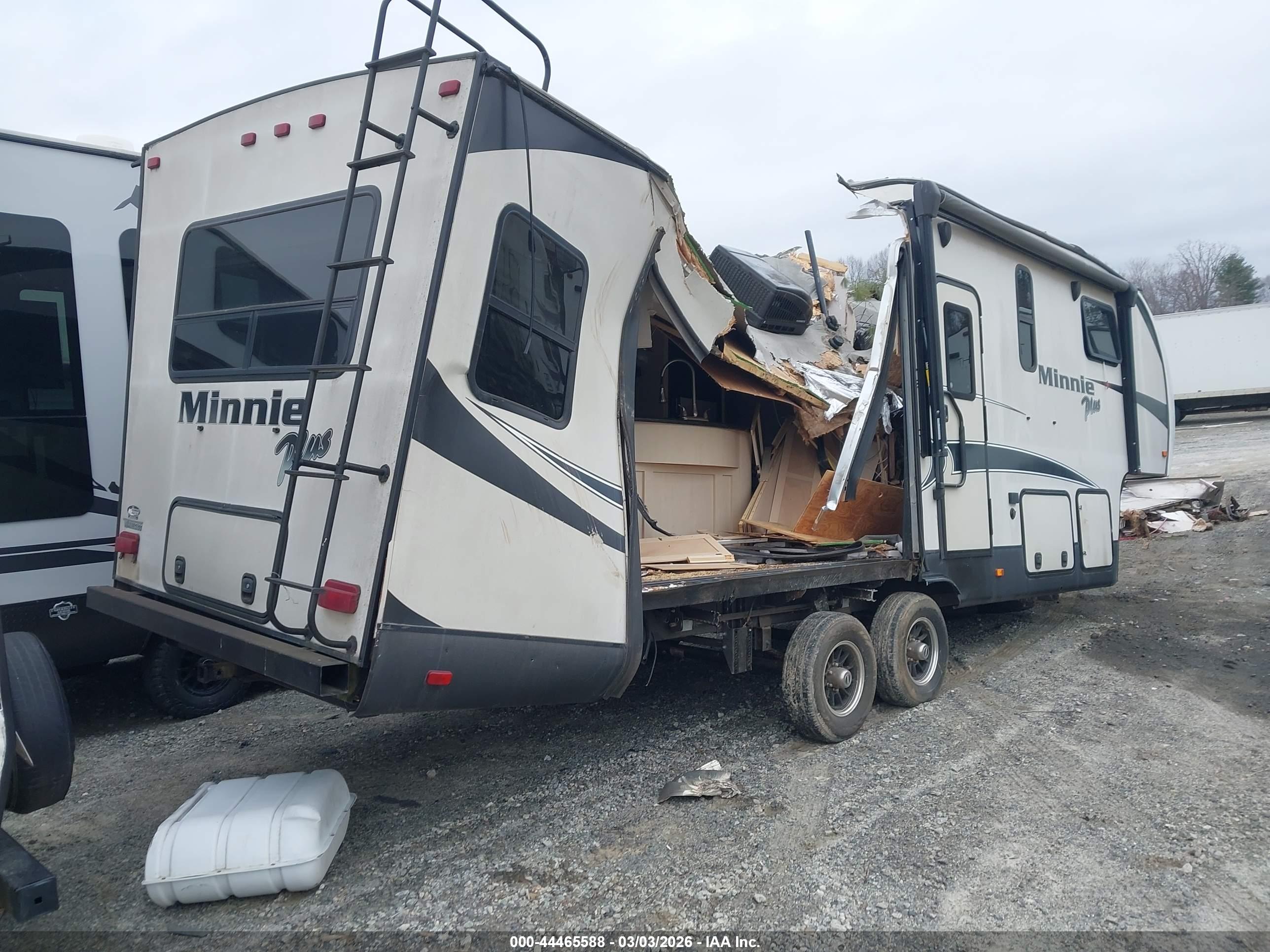 WINNEBAGO MINNIE image 4