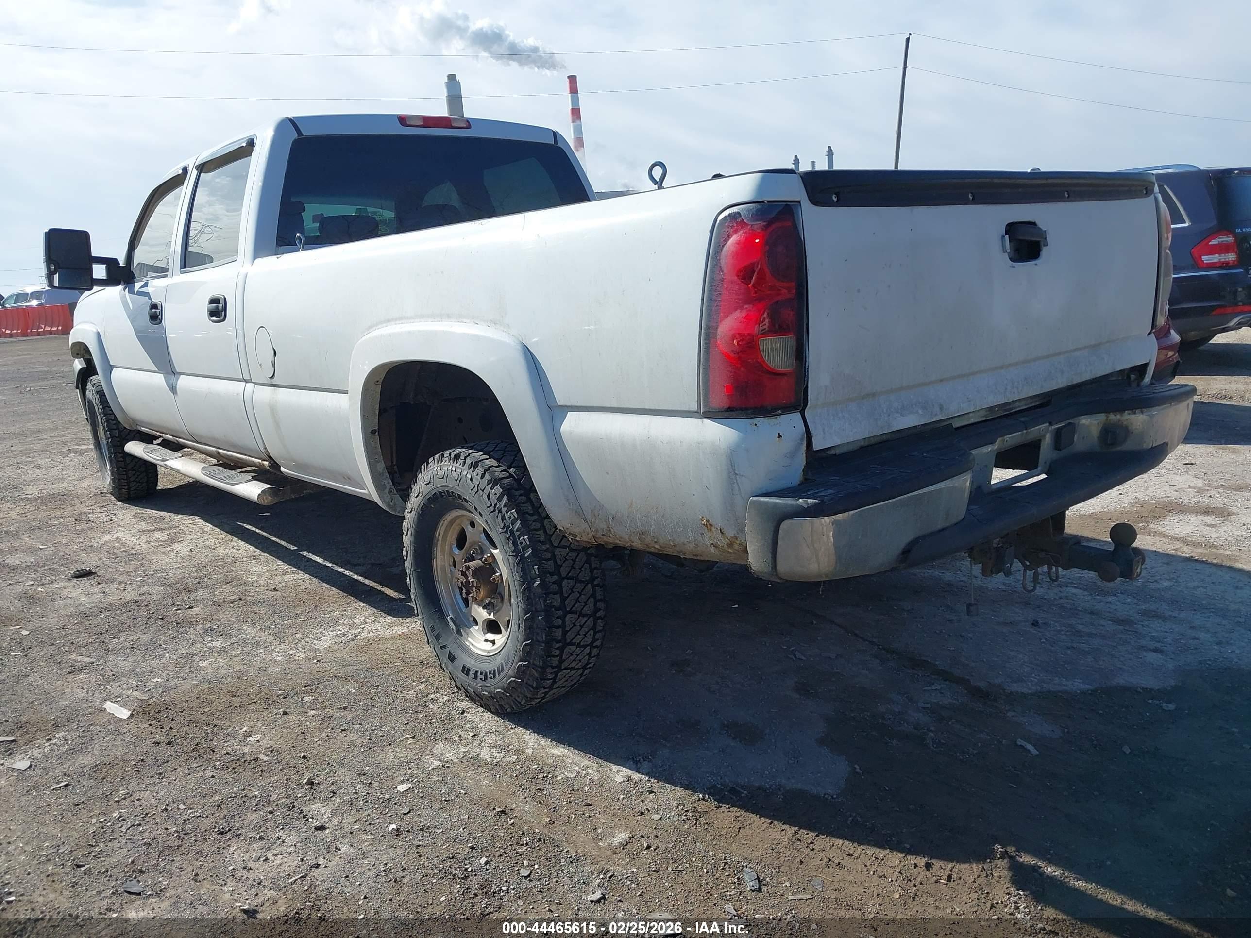 CHEVROLET SILVERADO image 3