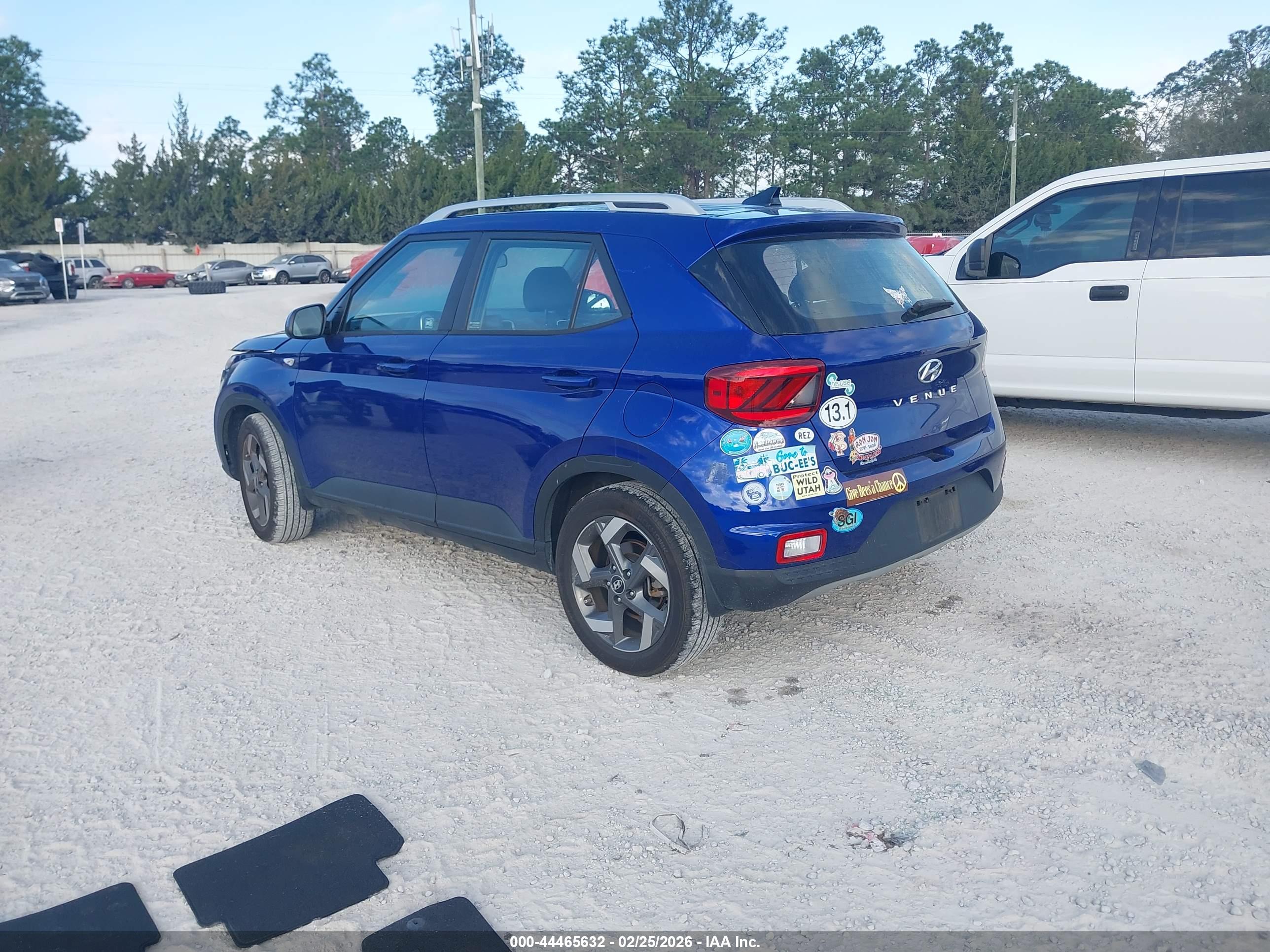 HYUNDAI VENUE image 3