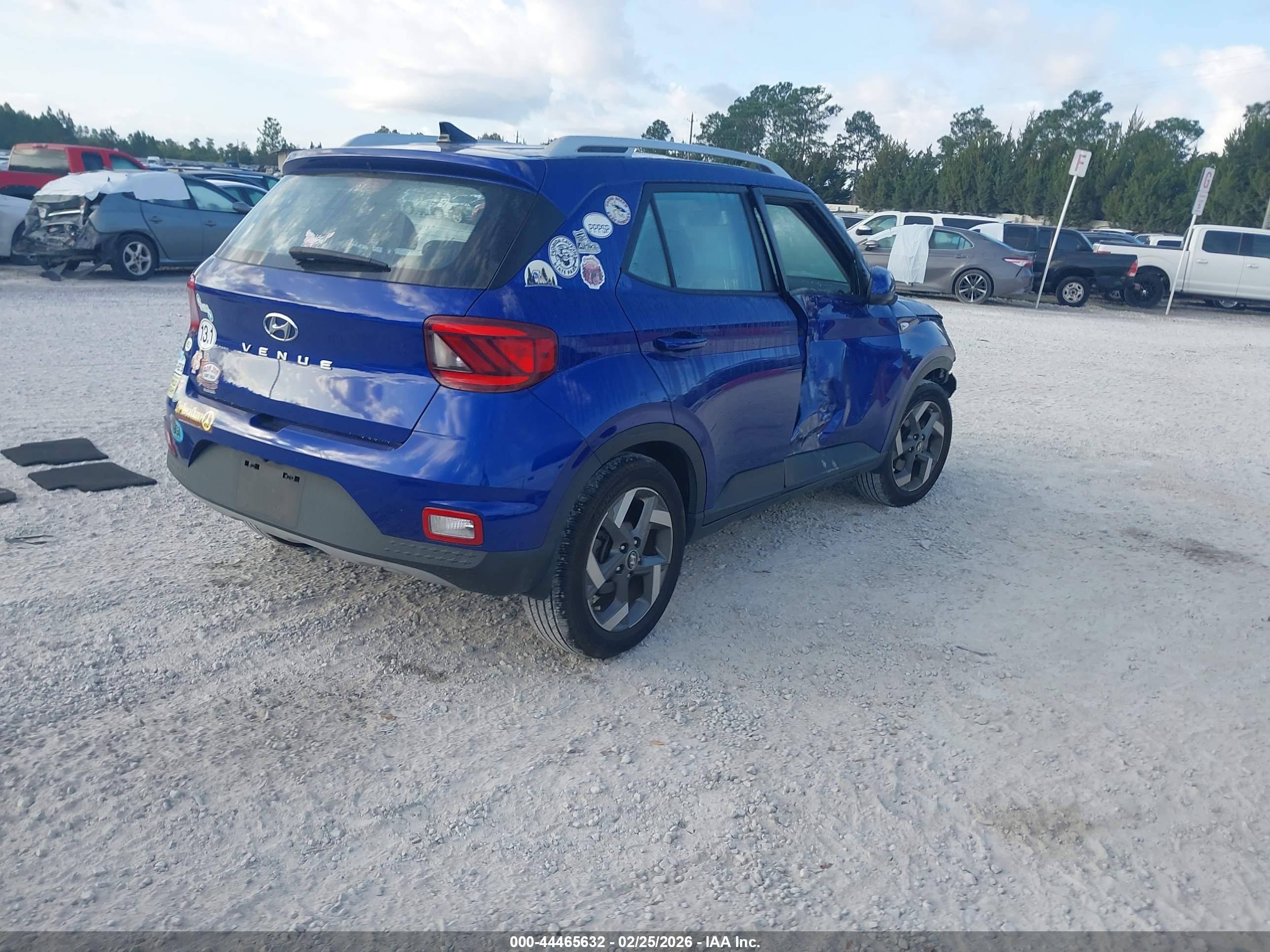 HYUNDAI VENUE image 4