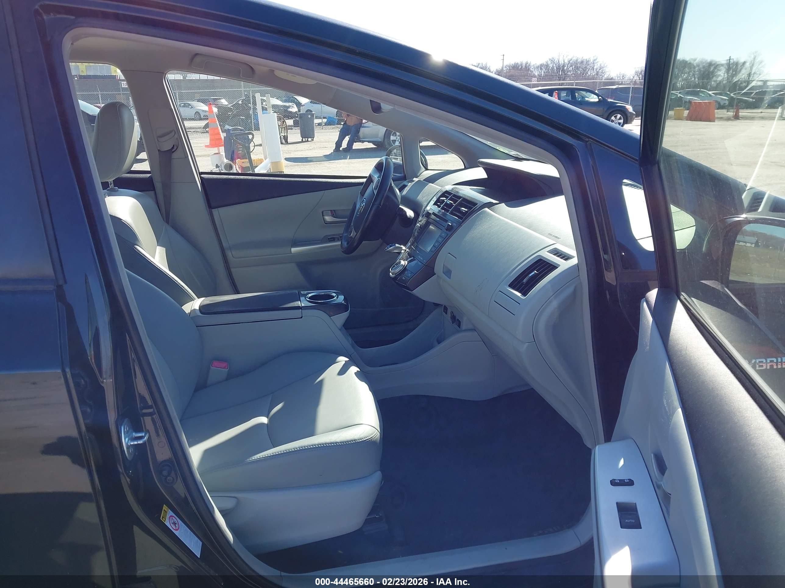TOYOTA PRIUS image 5