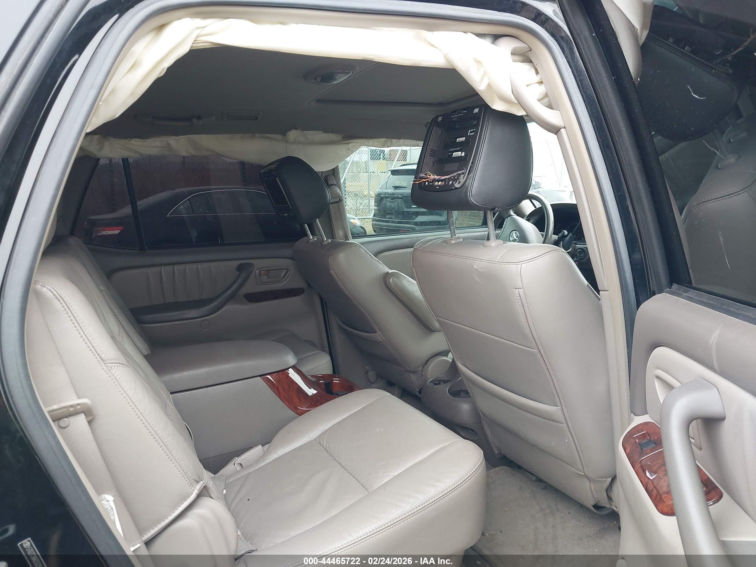 TOYOTA SEQUOIA image 8