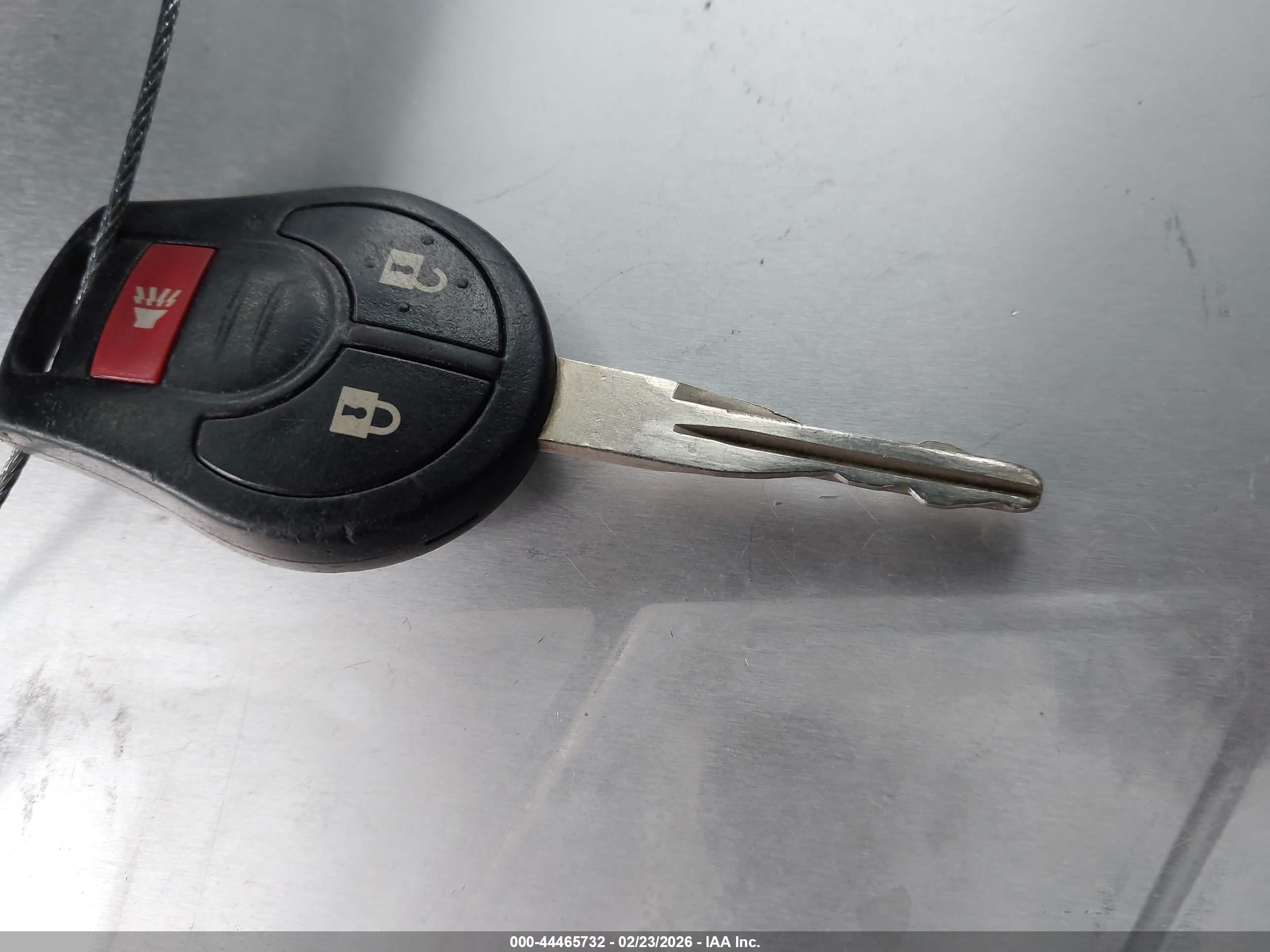 NISSAN VERSA image 11