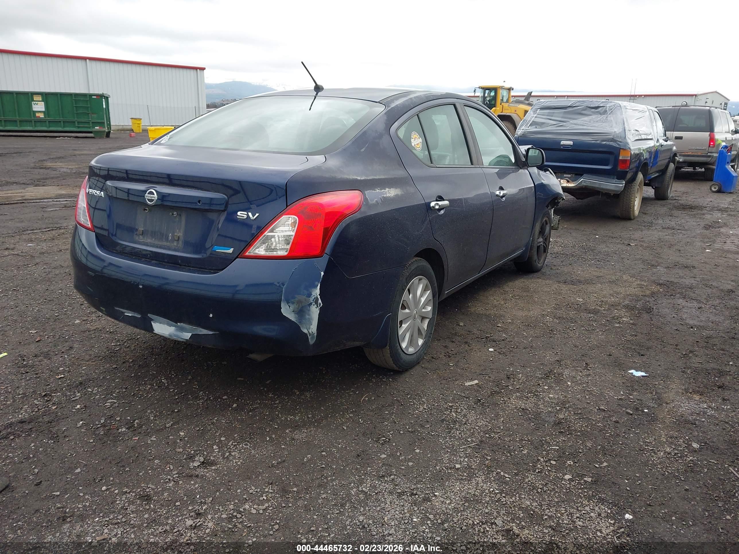 NISSAN VERSA image 4