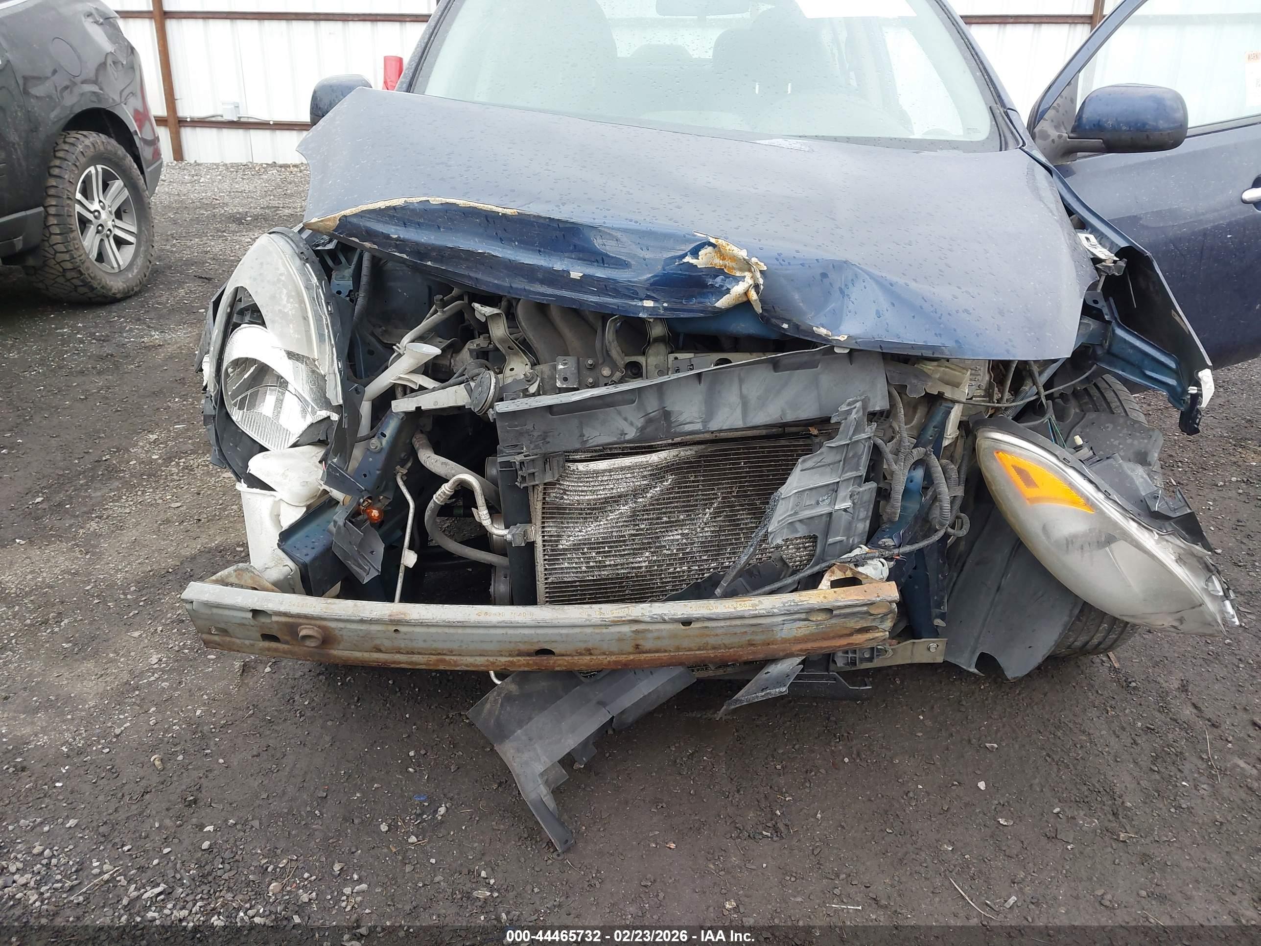 NISSAN VERSA image 6
