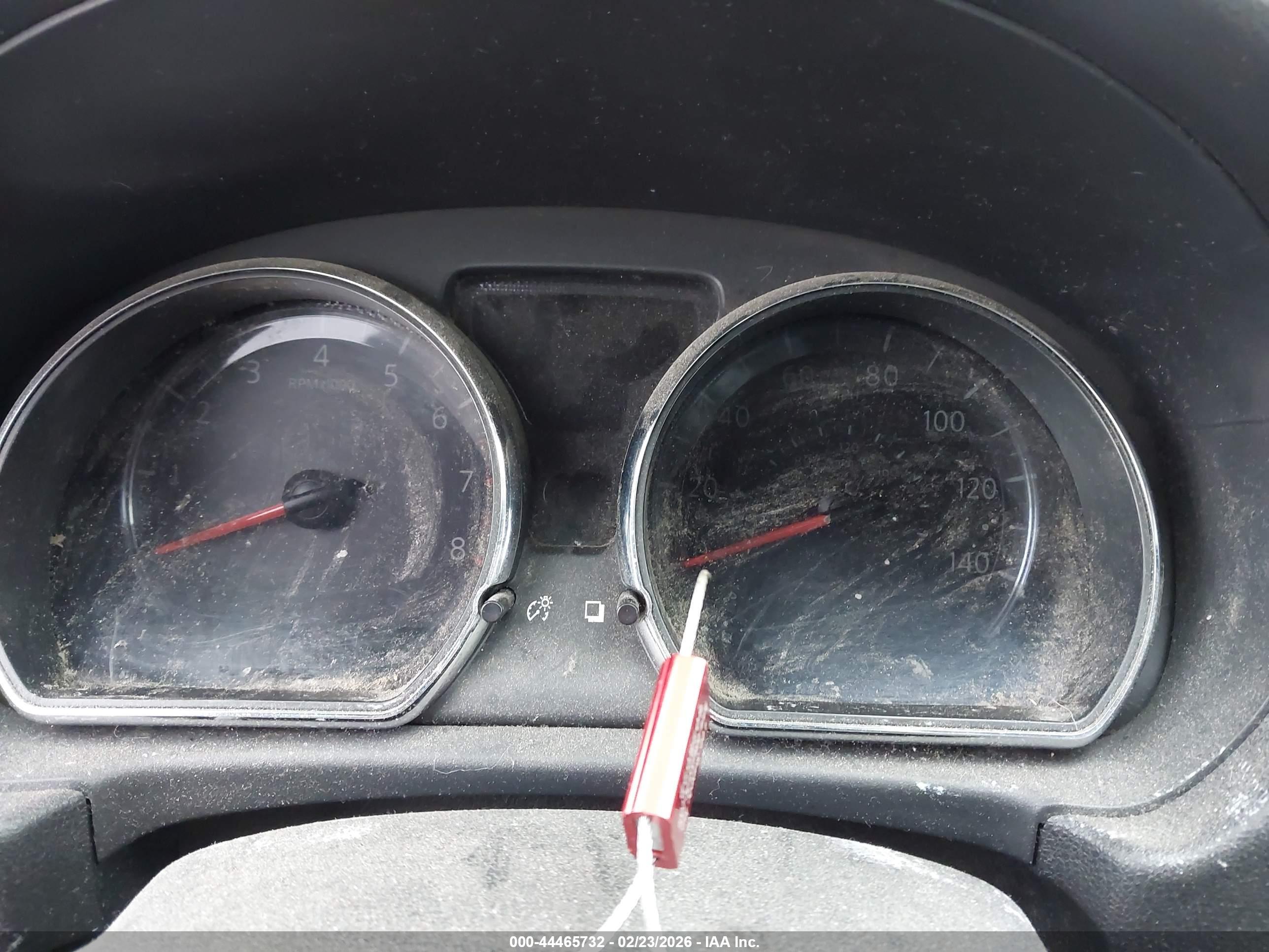 NISSAN VERSA image 7