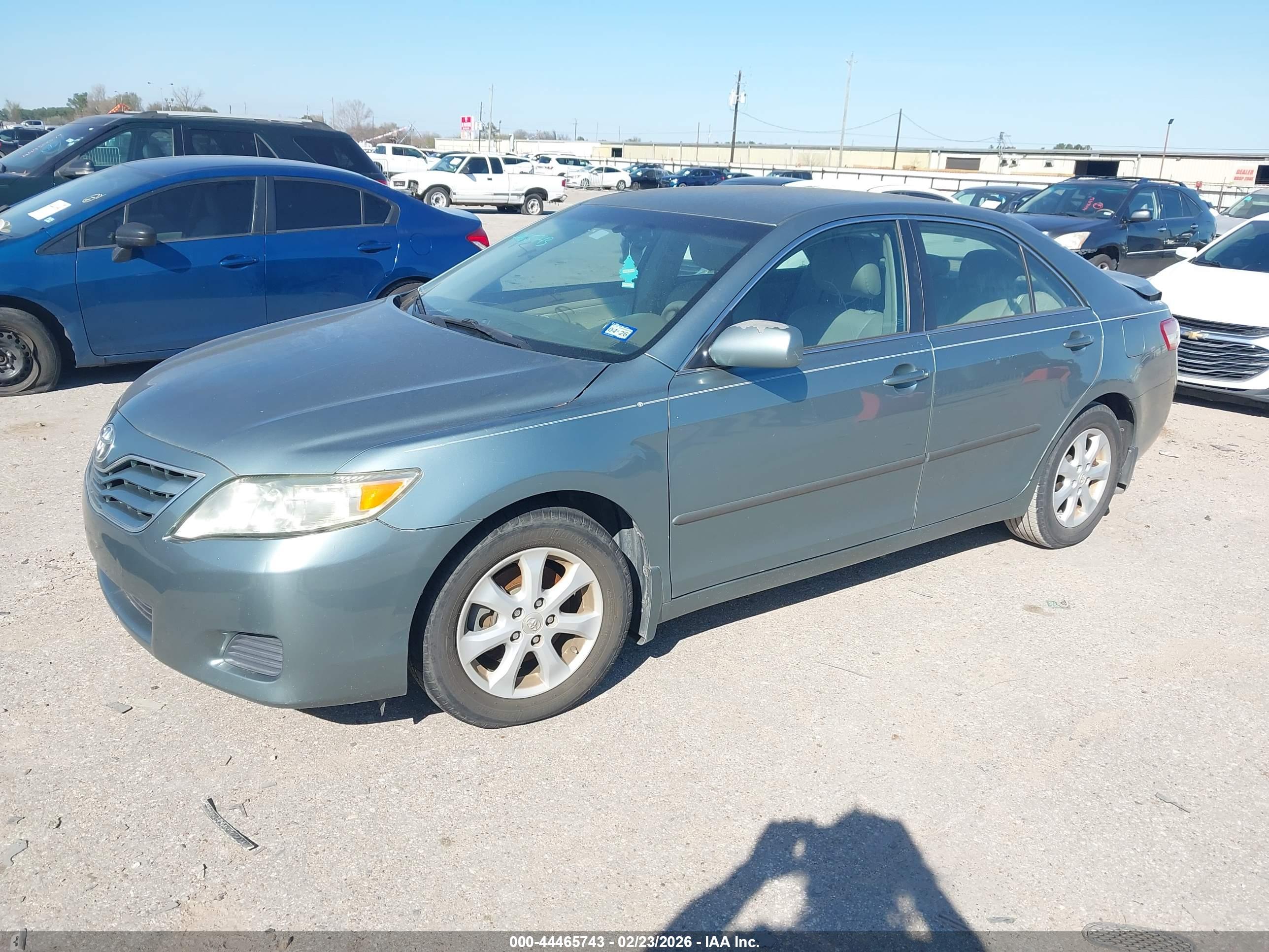 TOYOTA CAMRY image 2