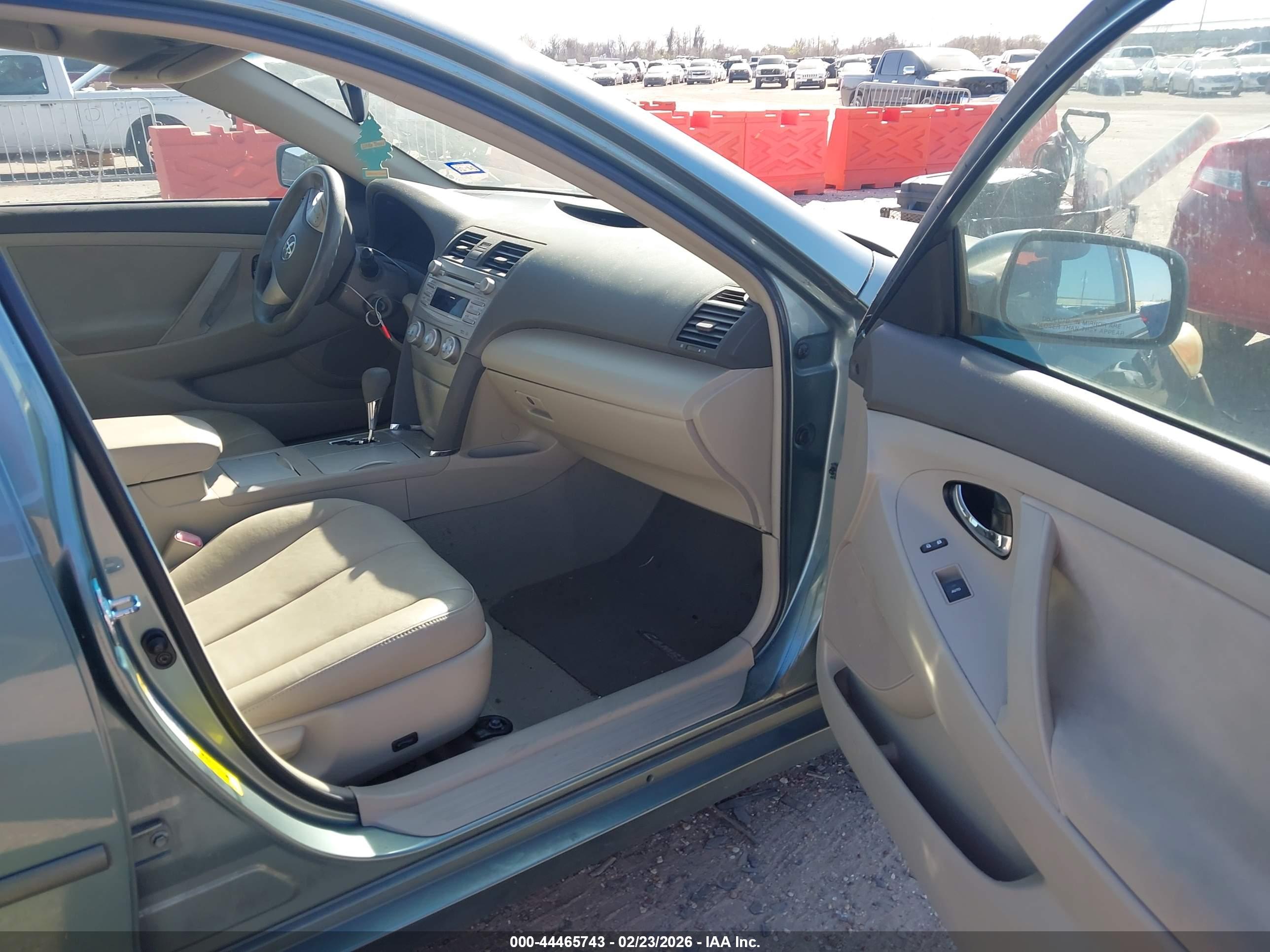 TOYOTA CAMRY image 5