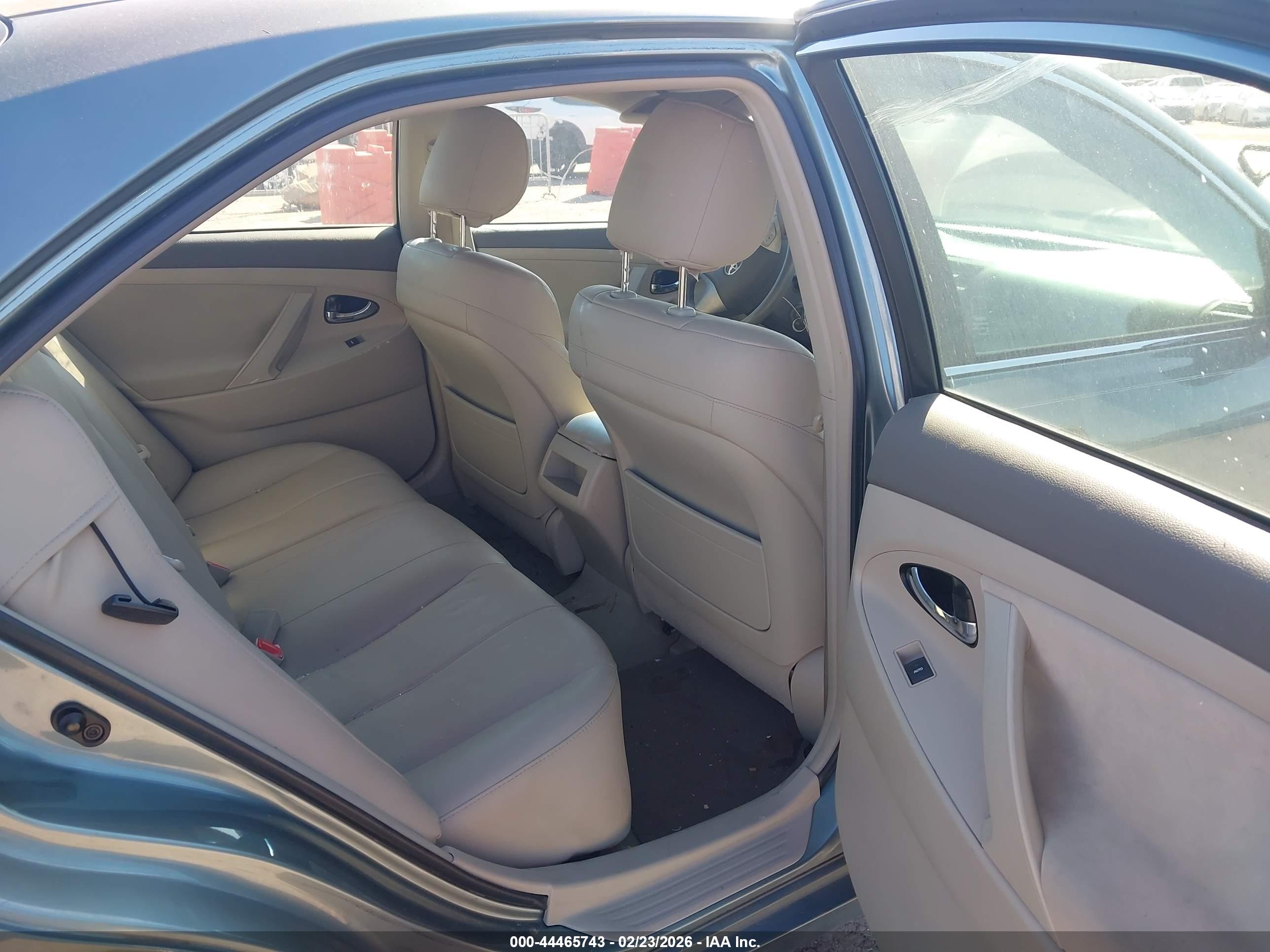 TOYOTA CAMRY image 8