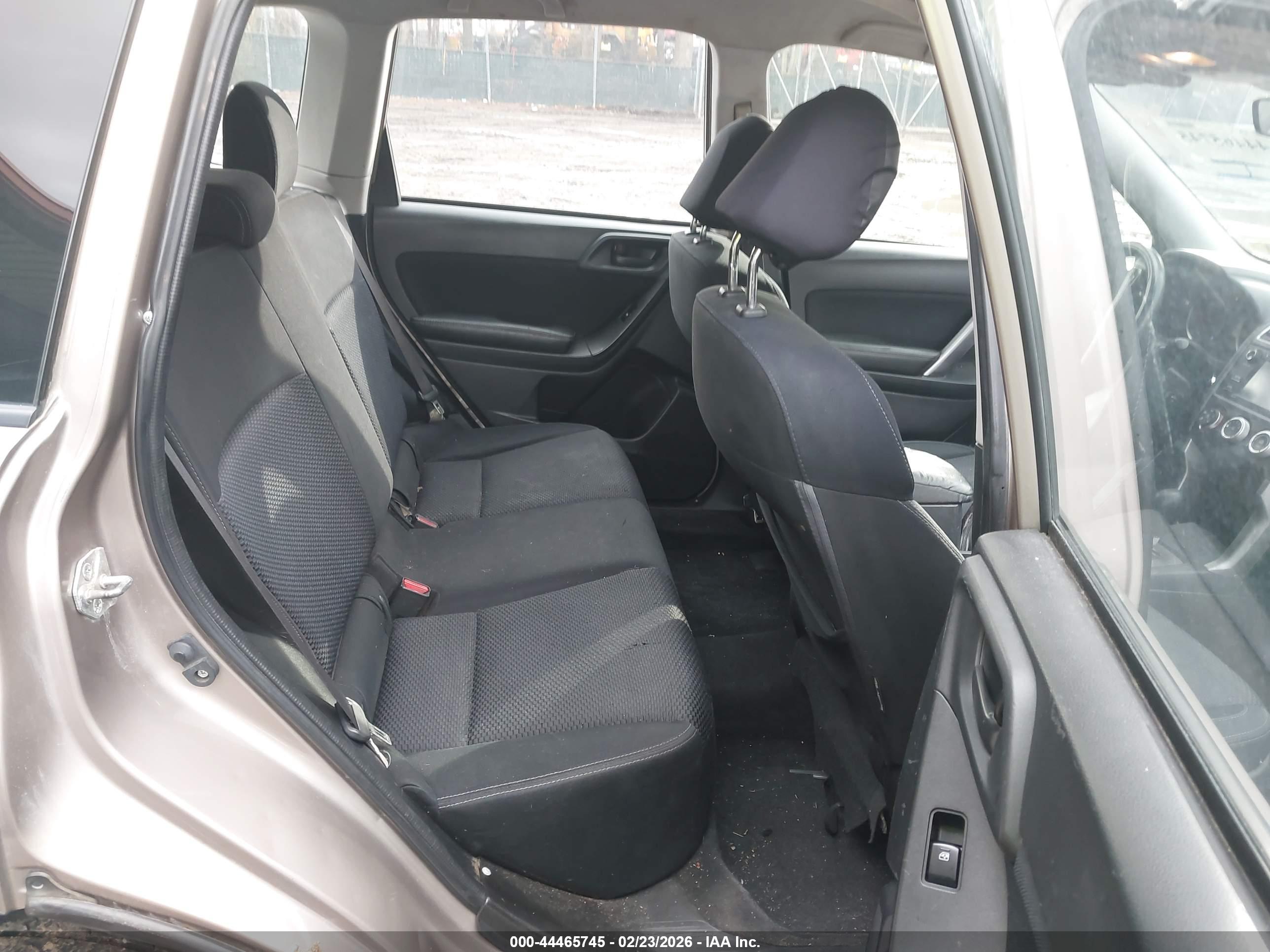 SUBARU FORESTER image 8