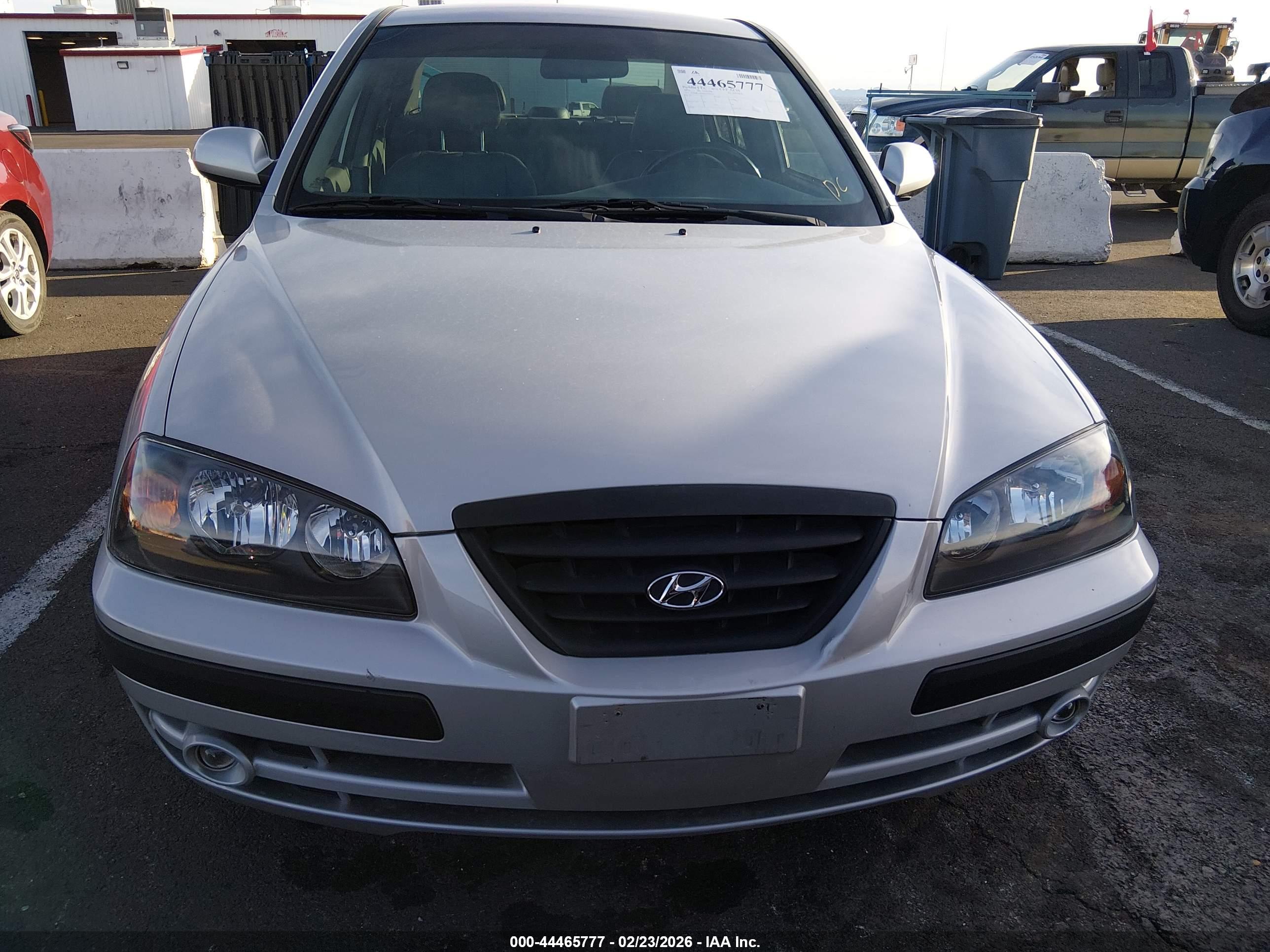 HYUNDAI ELANTRA image 6
