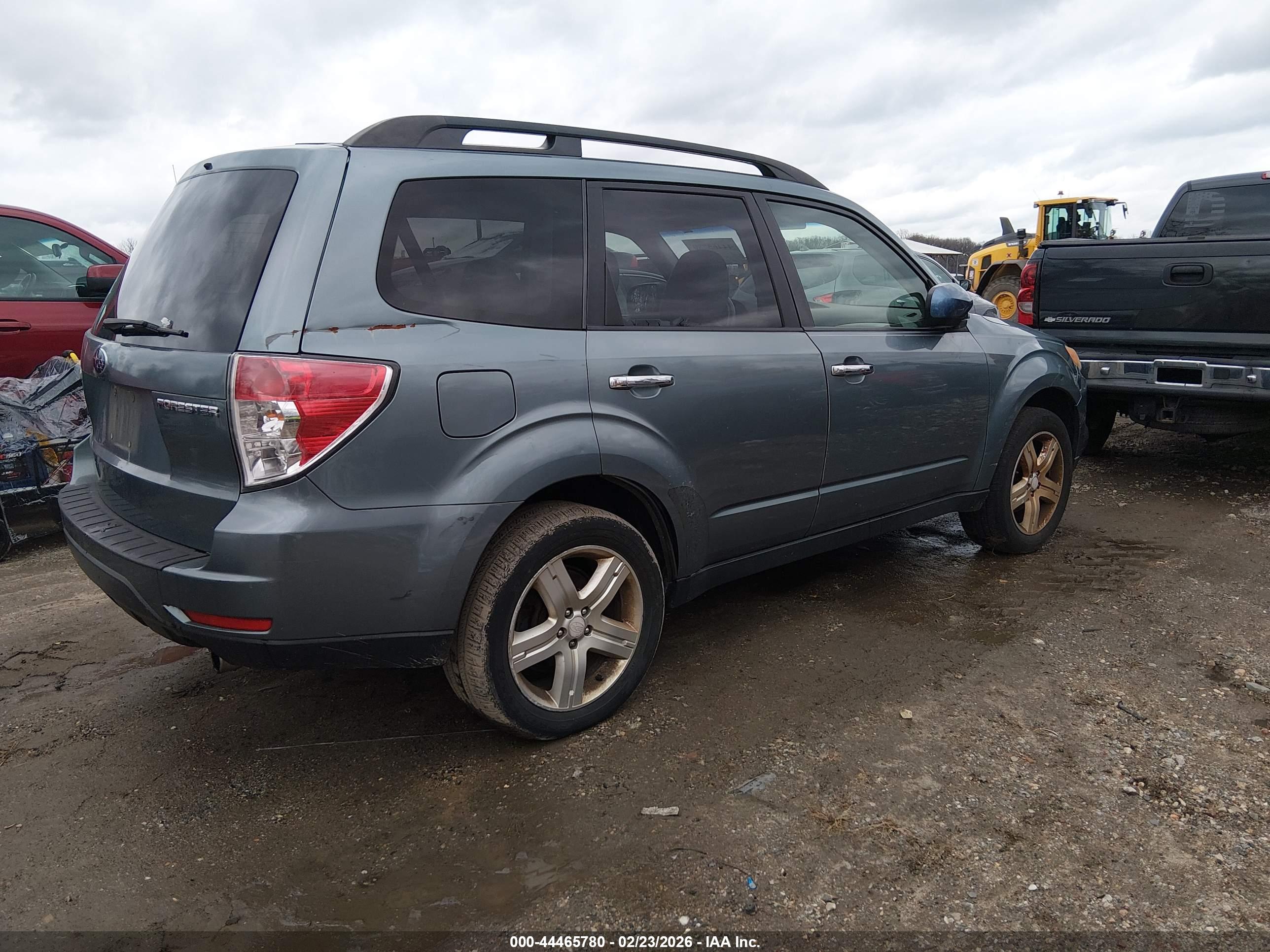 SUBARU FORESTER image 4