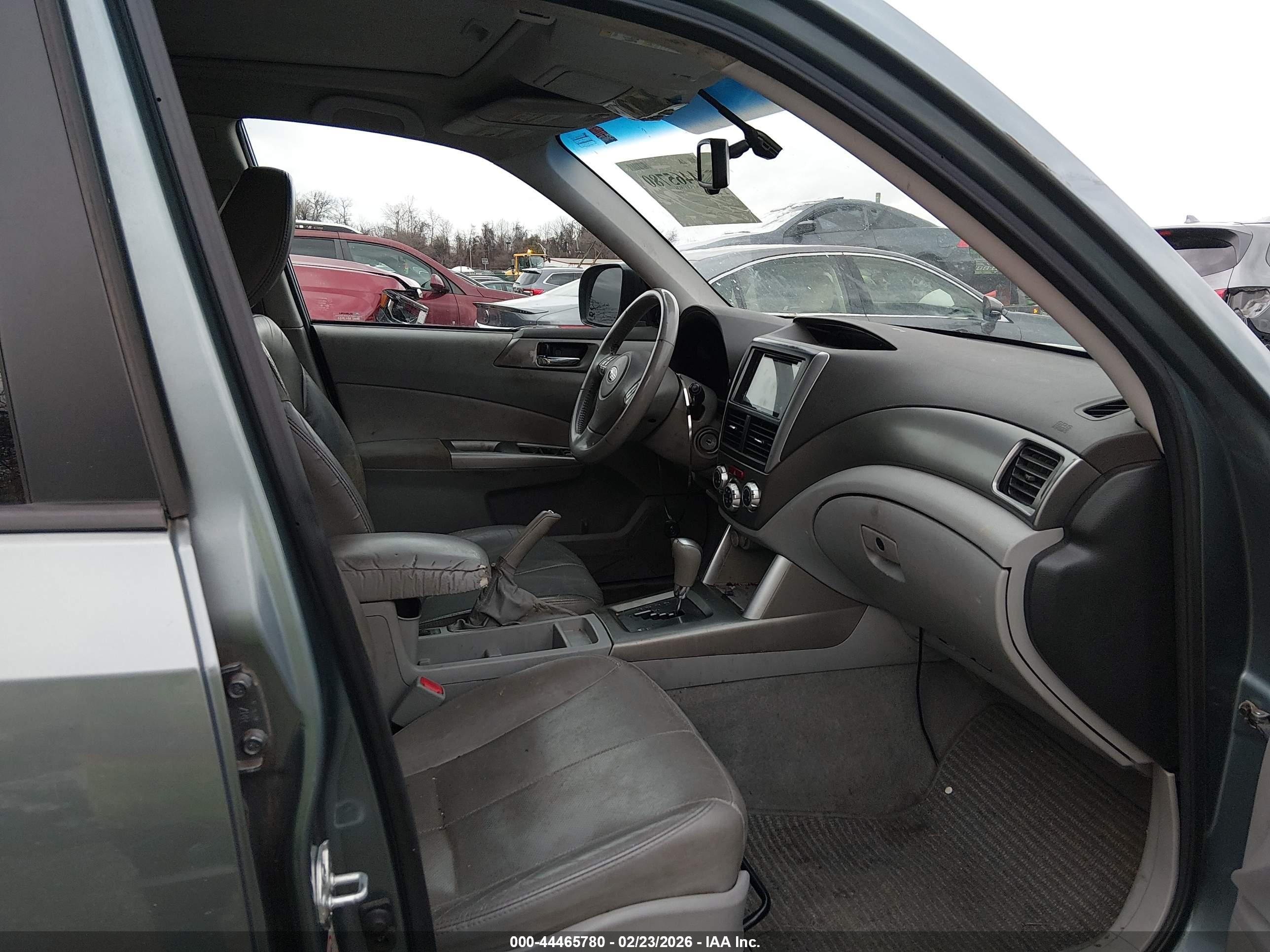 SUBARU FORESTER image 5