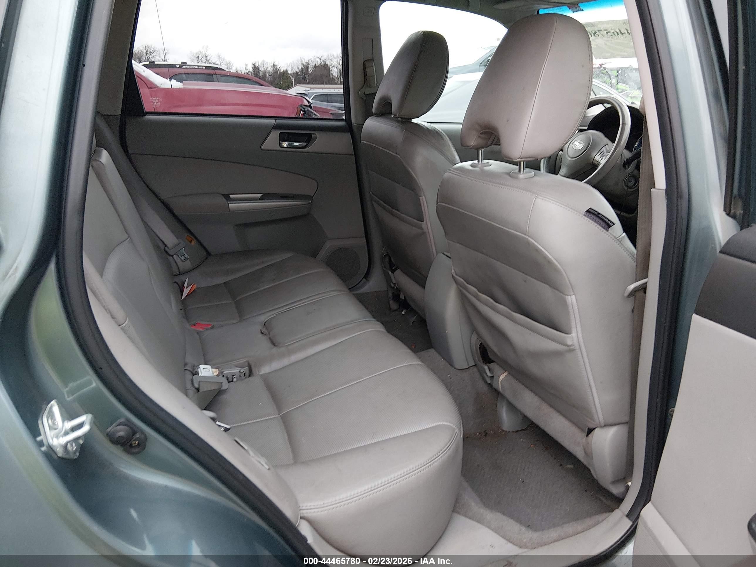 SUBARU FORESTER image 8