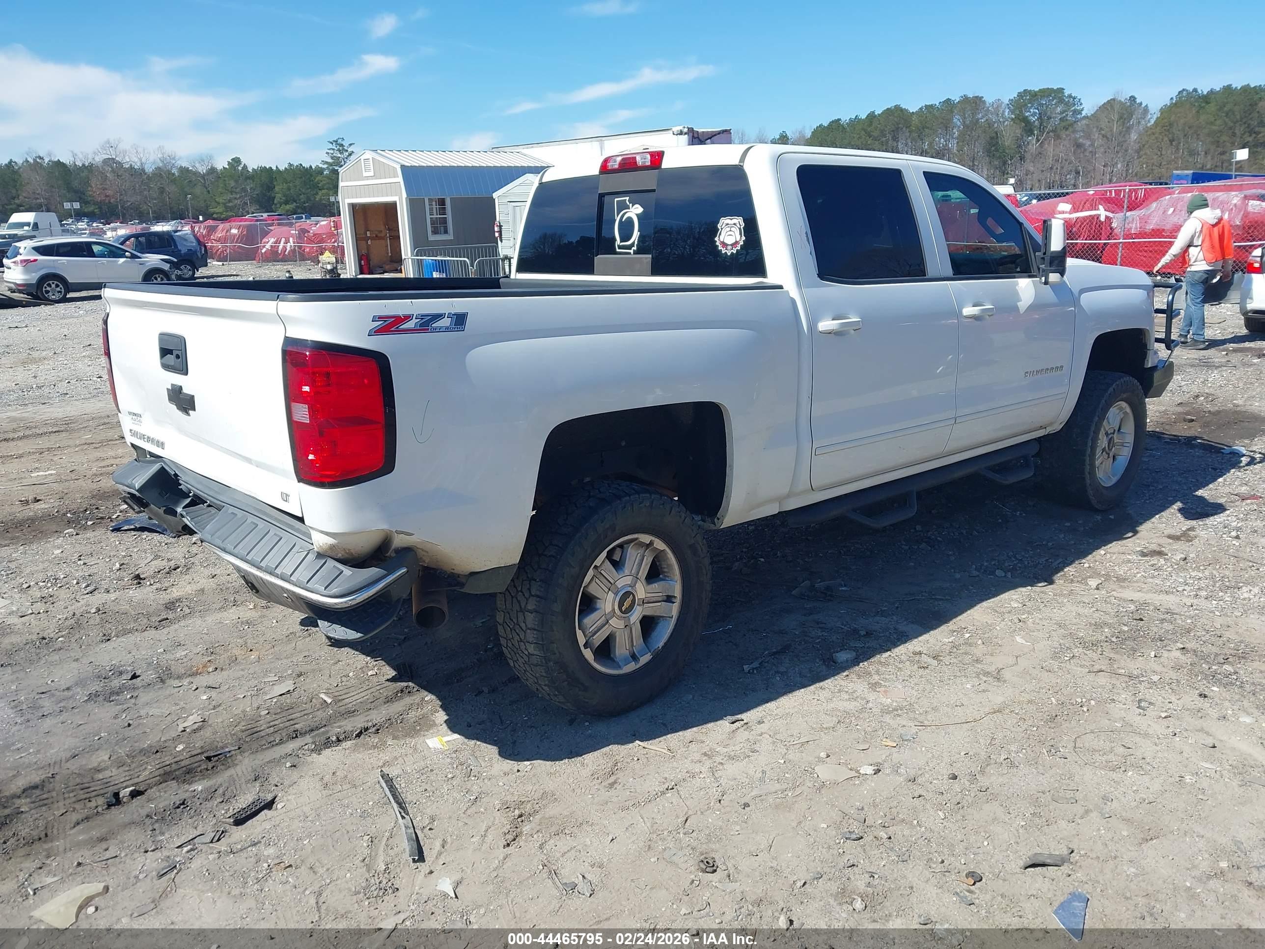 CHEVROLET SILVERADO image 4