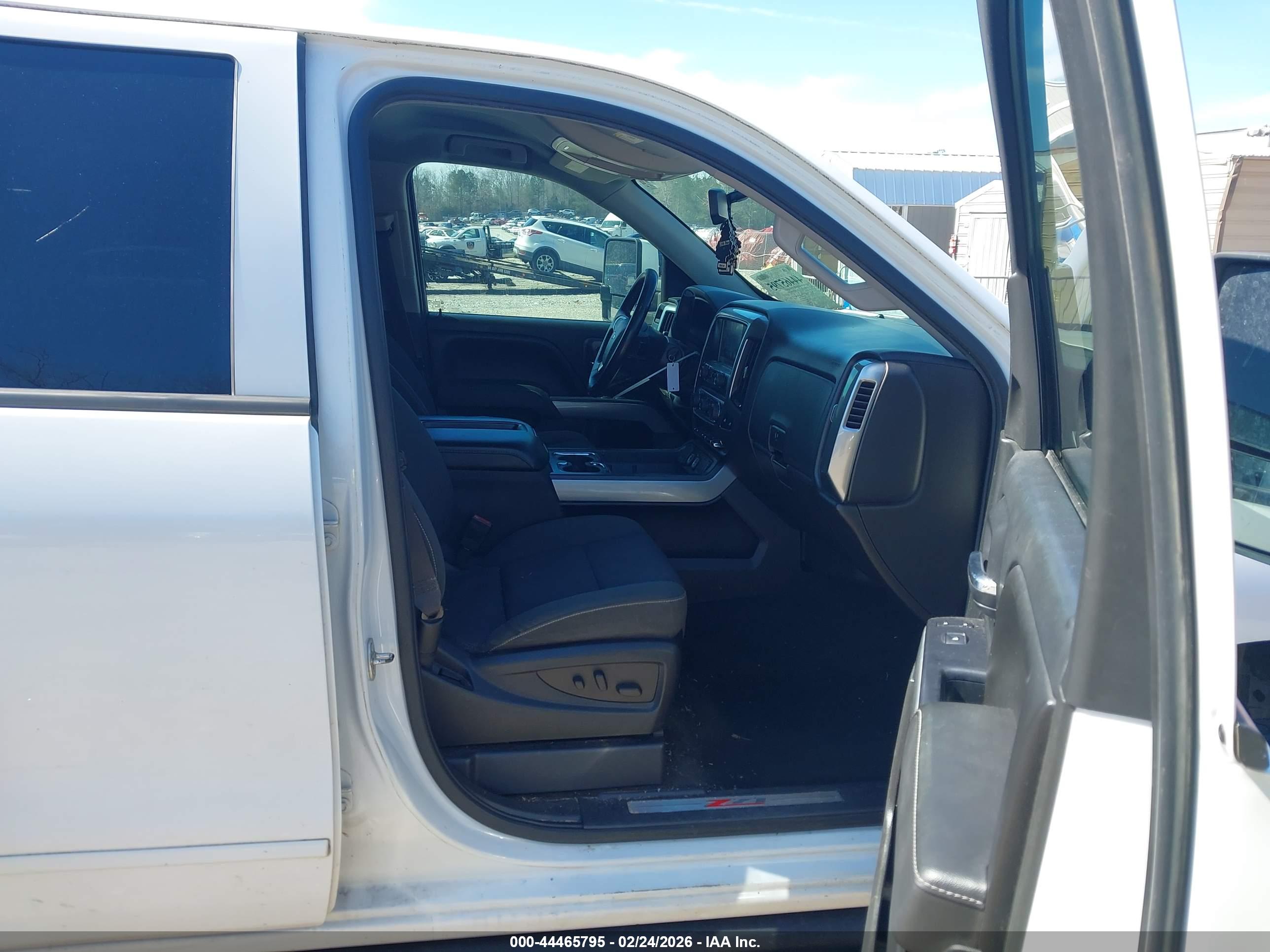 CHEVROLET SILVERADO image 5